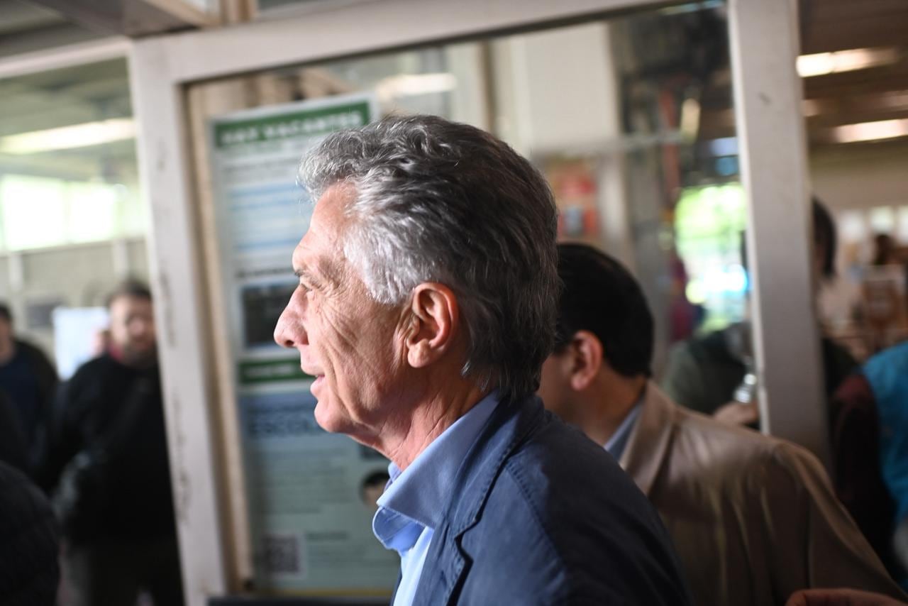 Los factores del triunfo de Javier Milei 18 Mauricio Macri al salir de votar, el domingo 26 de Septiembre