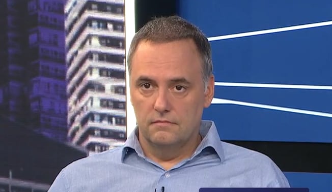 Adorni dijo que la presencia de su mujer en la comitiva presidencial “no fue un delito, fue un error”