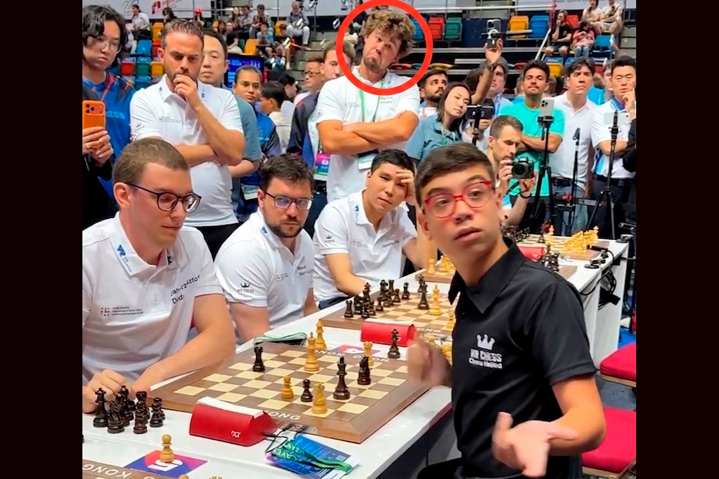 Faustino Oro y la reacción de Magnus Carlsen que se hizo viral en una partida en Hong Kong