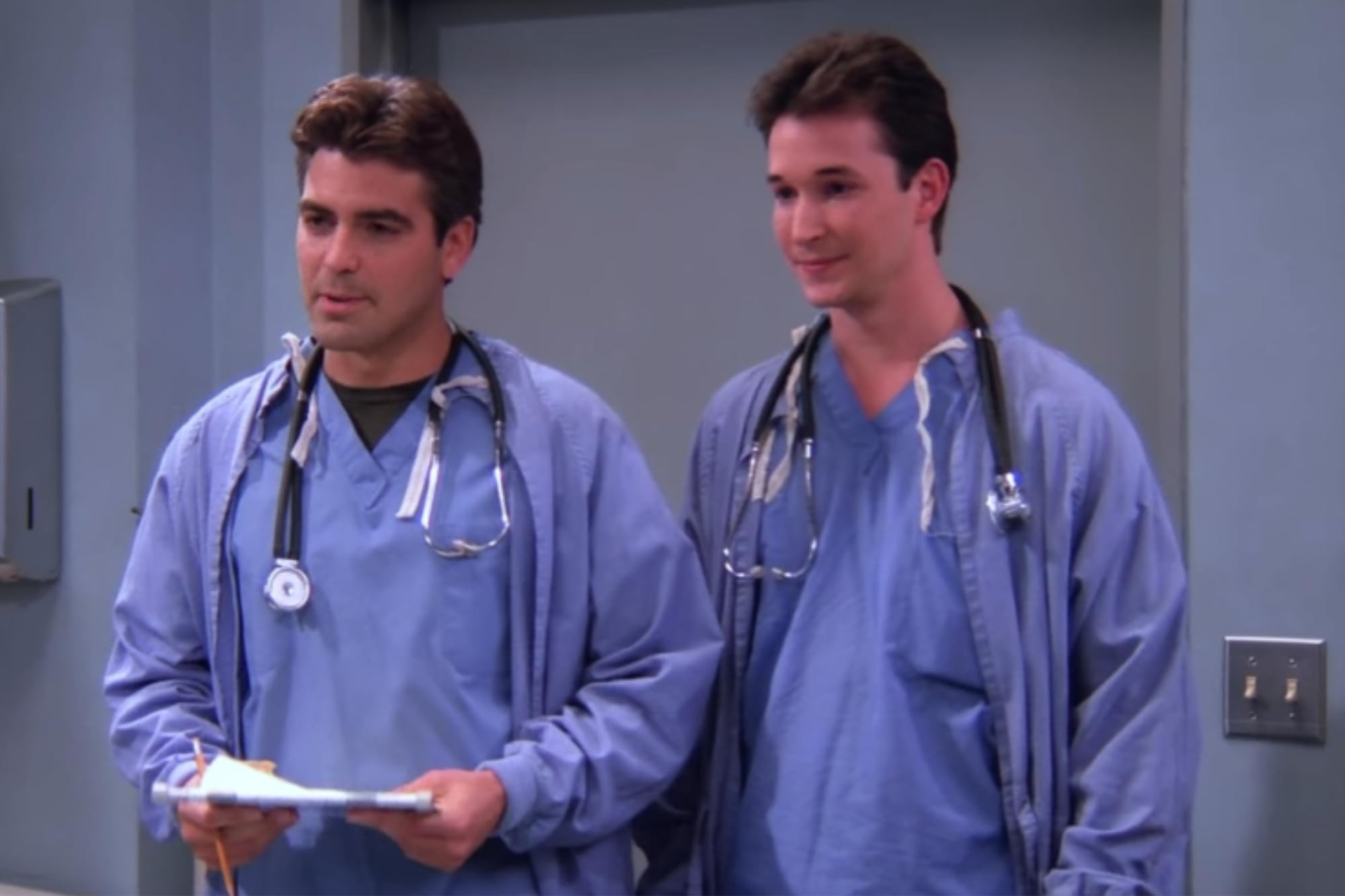 En 1994, George Clooney y Noah Wyle se pusieron por primera vez en la piel de los doctores Doug Ross y John Carter (Foto: IMDb)