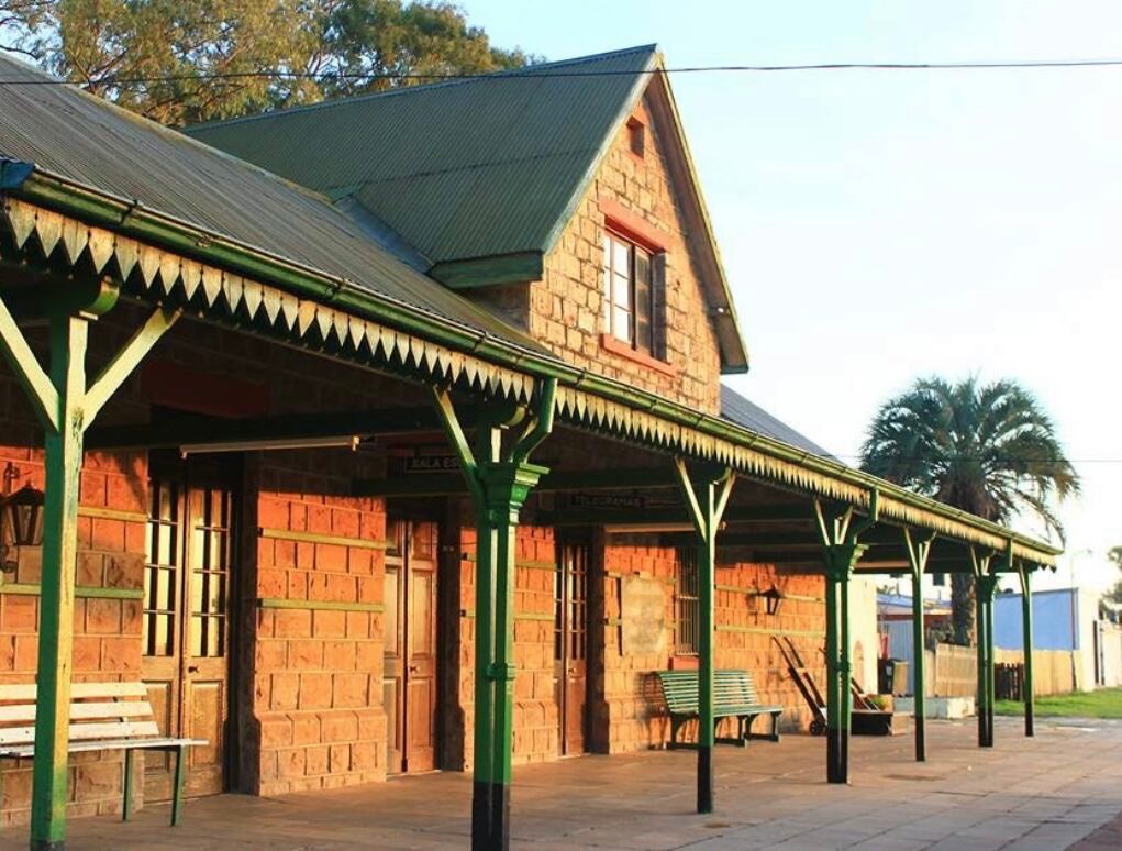 La vieja estación de tren supo ser el centro de vida del pueblo entrerriano.