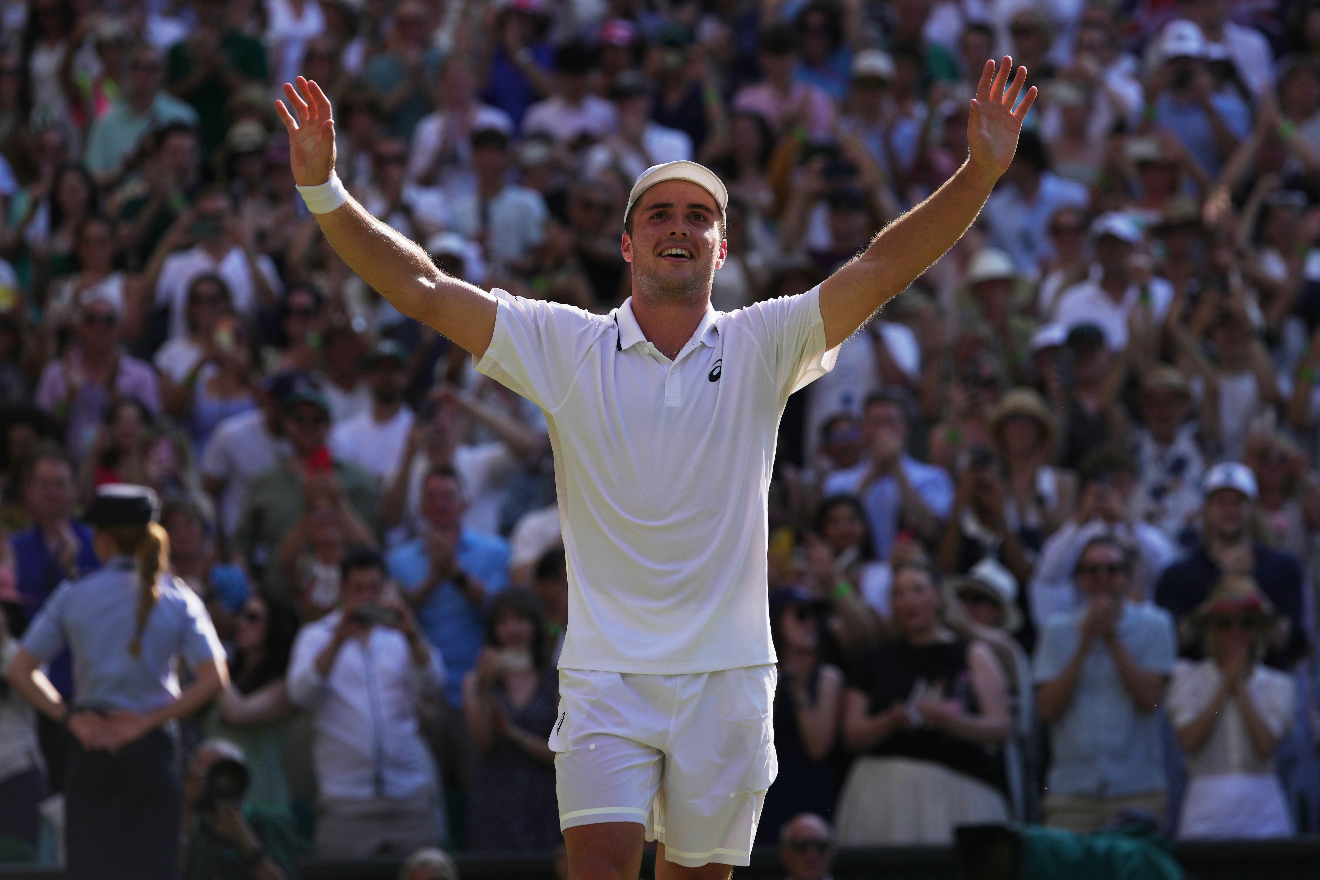 El británico Arthur Fery venció al italiano Flavio Cobolli en los cuartos de final de Wimbledon