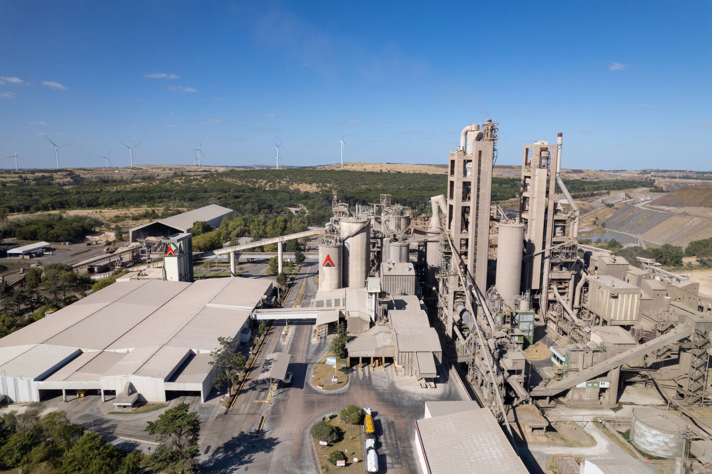 Cementos Avellaneda compra Protex y apuesta a crecer en plena crisis de la construcción