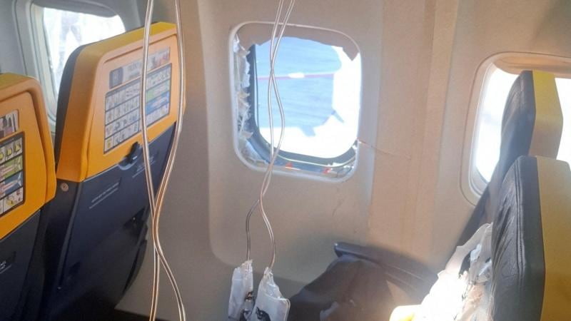 “Si morimos, morimos juntos”: habló la esposa del pasajero de Ryanair que estuvo a punto de ser succionado por una ventanilla