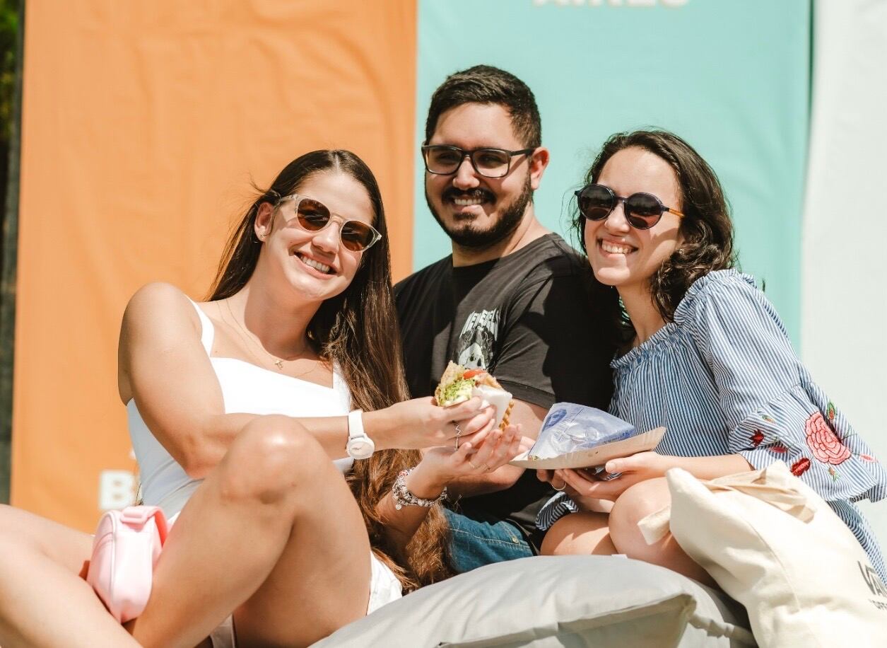 Emanero y Agapornis tocan gratis en Recoleta: cuándo es el festival Experiencia BA con más de 25 puestos de comida