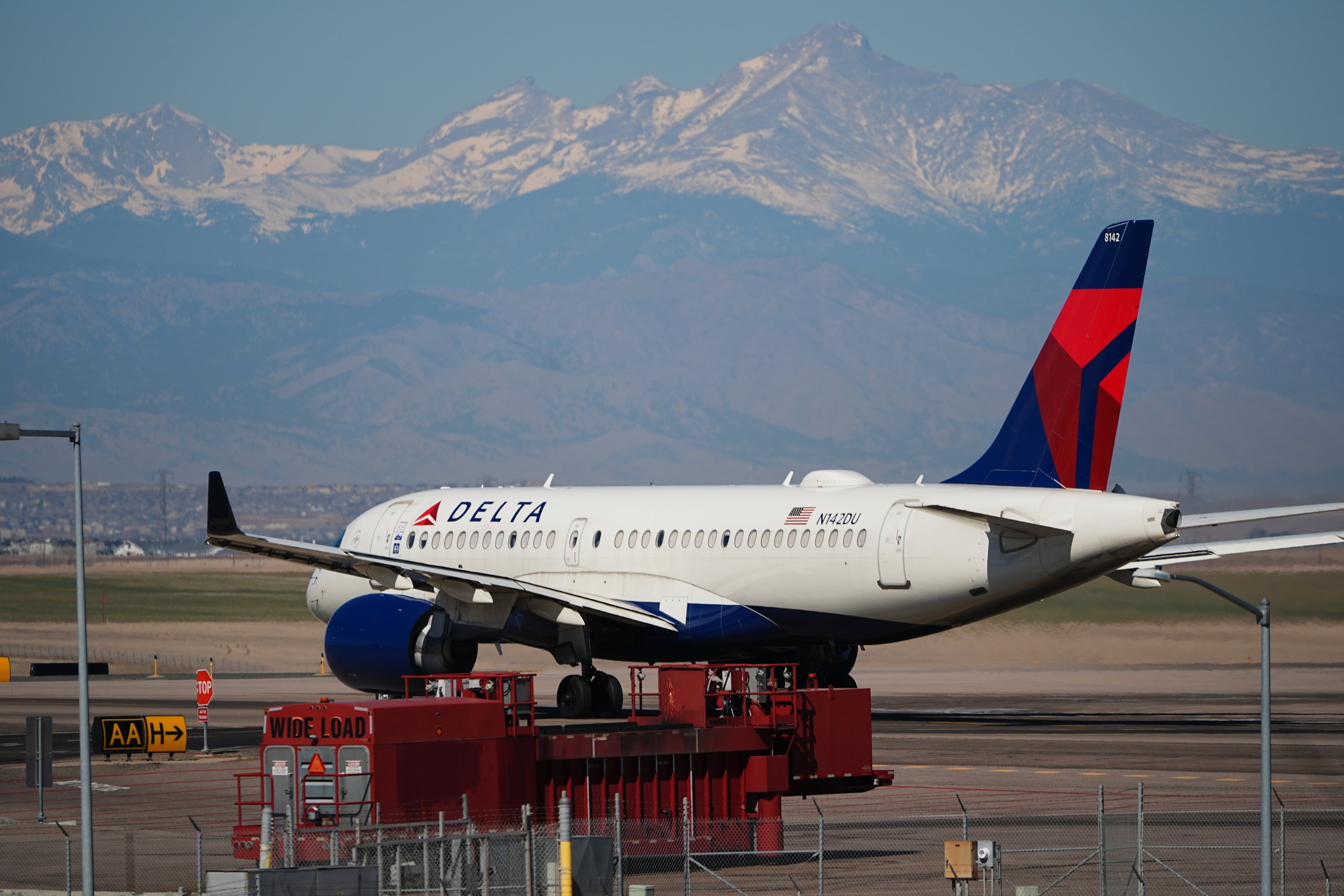 Un avión de Delta Air Lines que cubría la ruta entre Barcelona, España, y Boston, Estados Unidos, realizó un aterrizaje de emergencia el domingo en el norte de Portugal