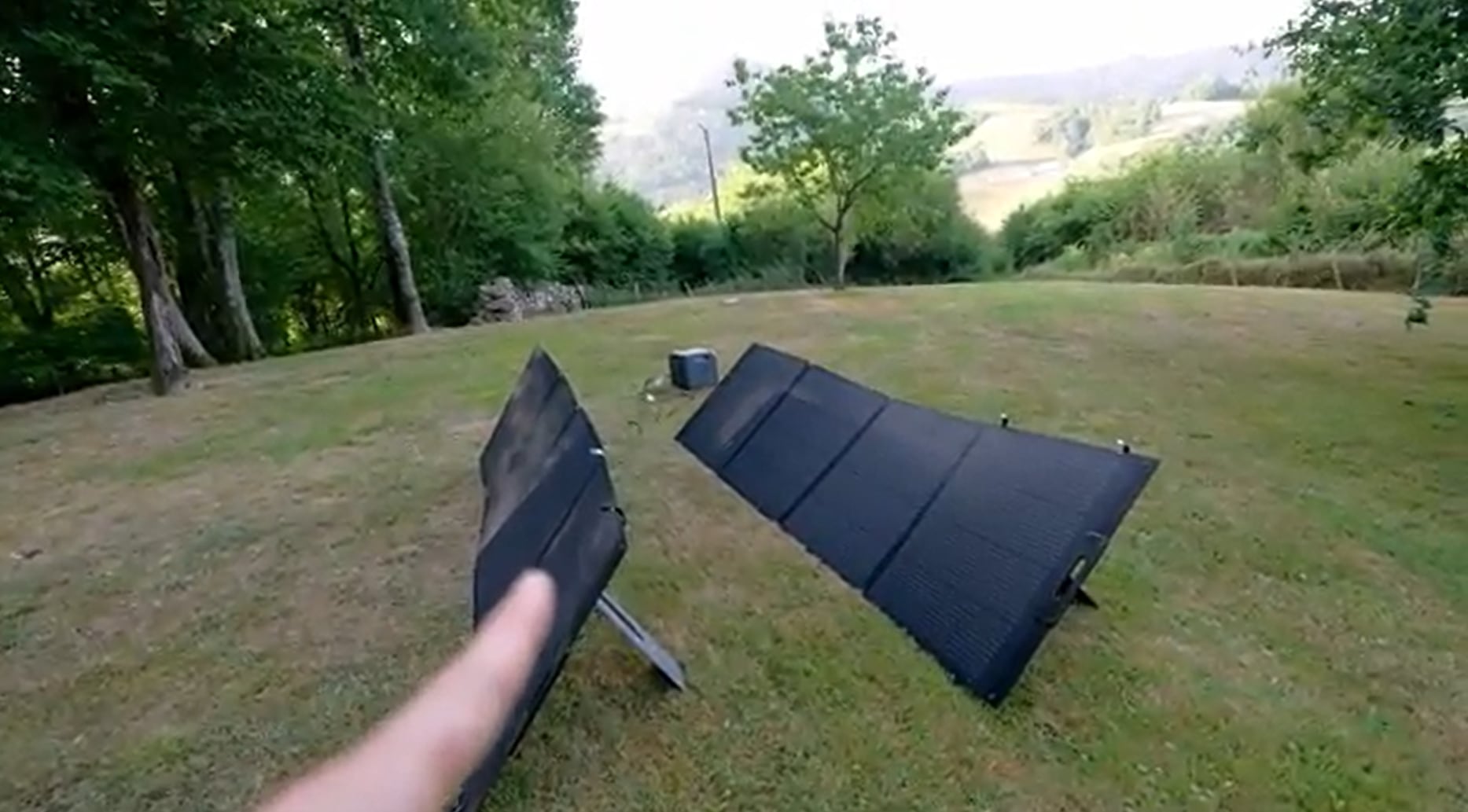 La casa subsiste solo con una estación de panel solar