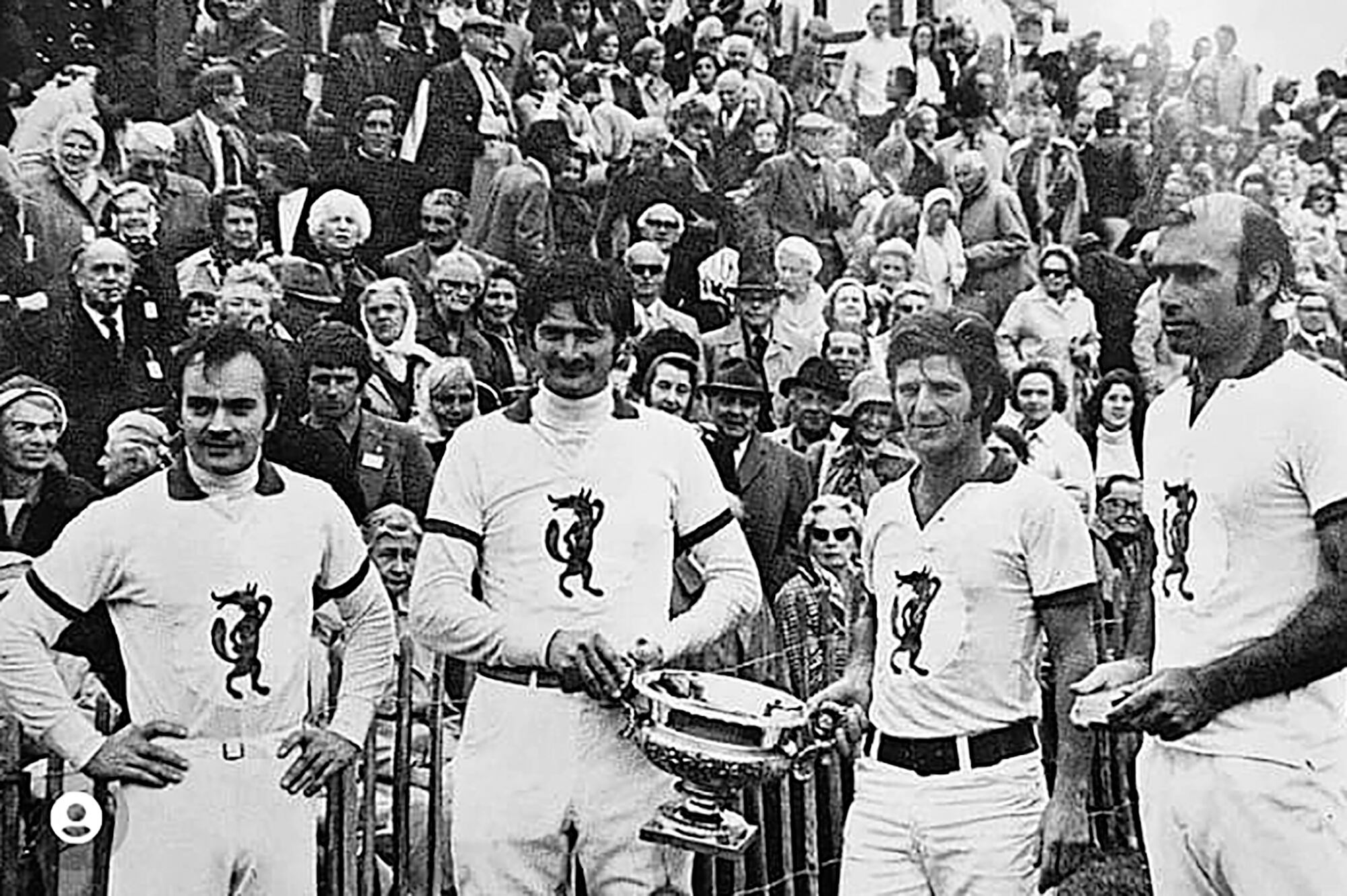 A la derecha, Moore con Daniel Devrient, en la Gold Cup 1977