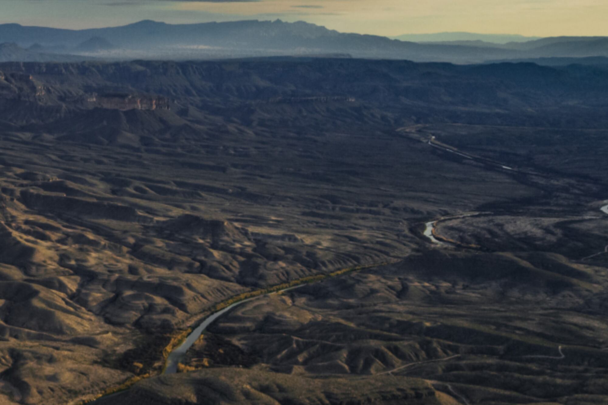Autoridades locales calificaron como “drástica” la decisión federal de militarizar amplias zonas de la frontera sin previo aviso