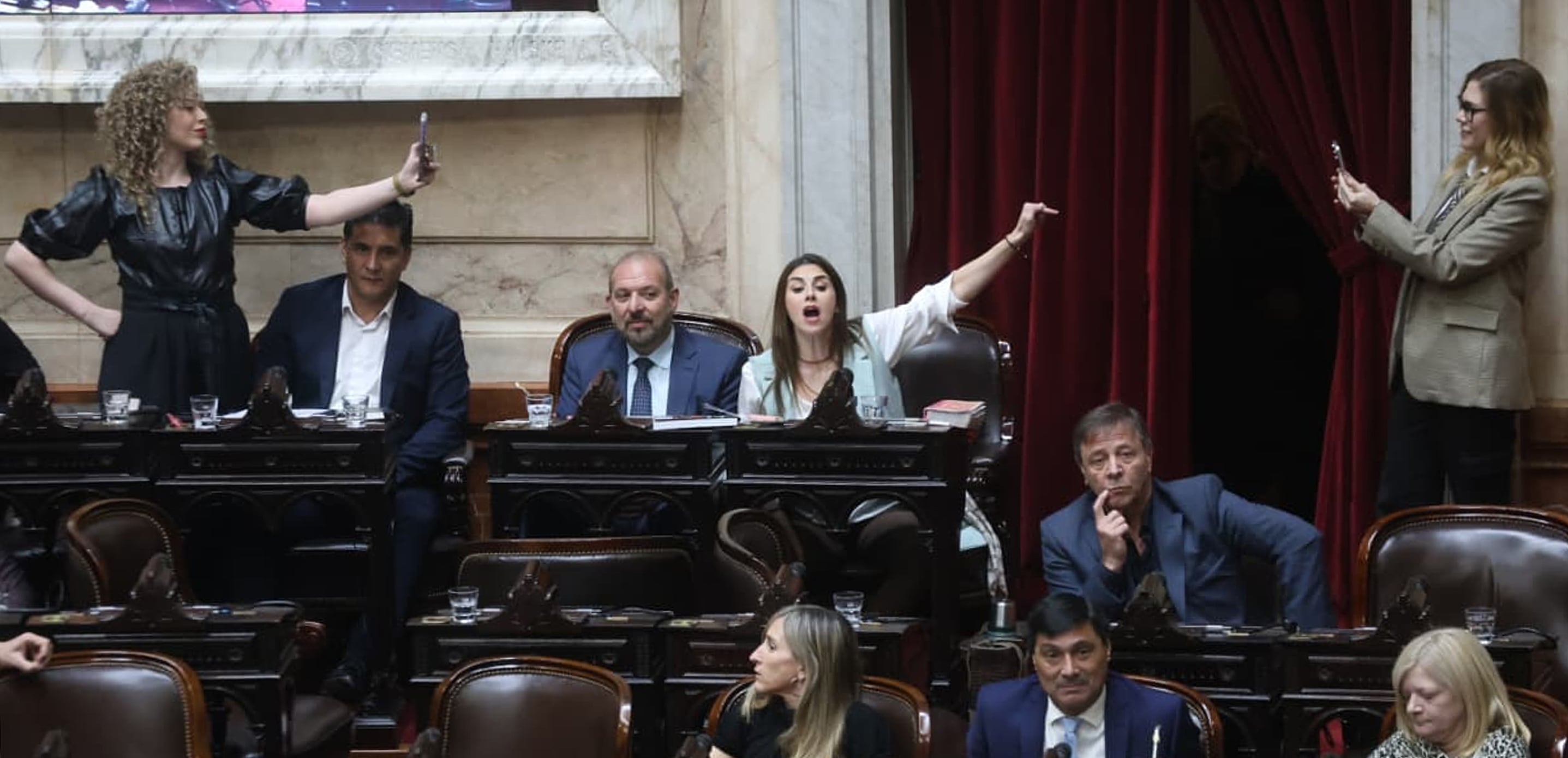 Marcela Pagano y Lourdes Arrieta se fueron del bloque de LLA en medio de fuertes polémicas