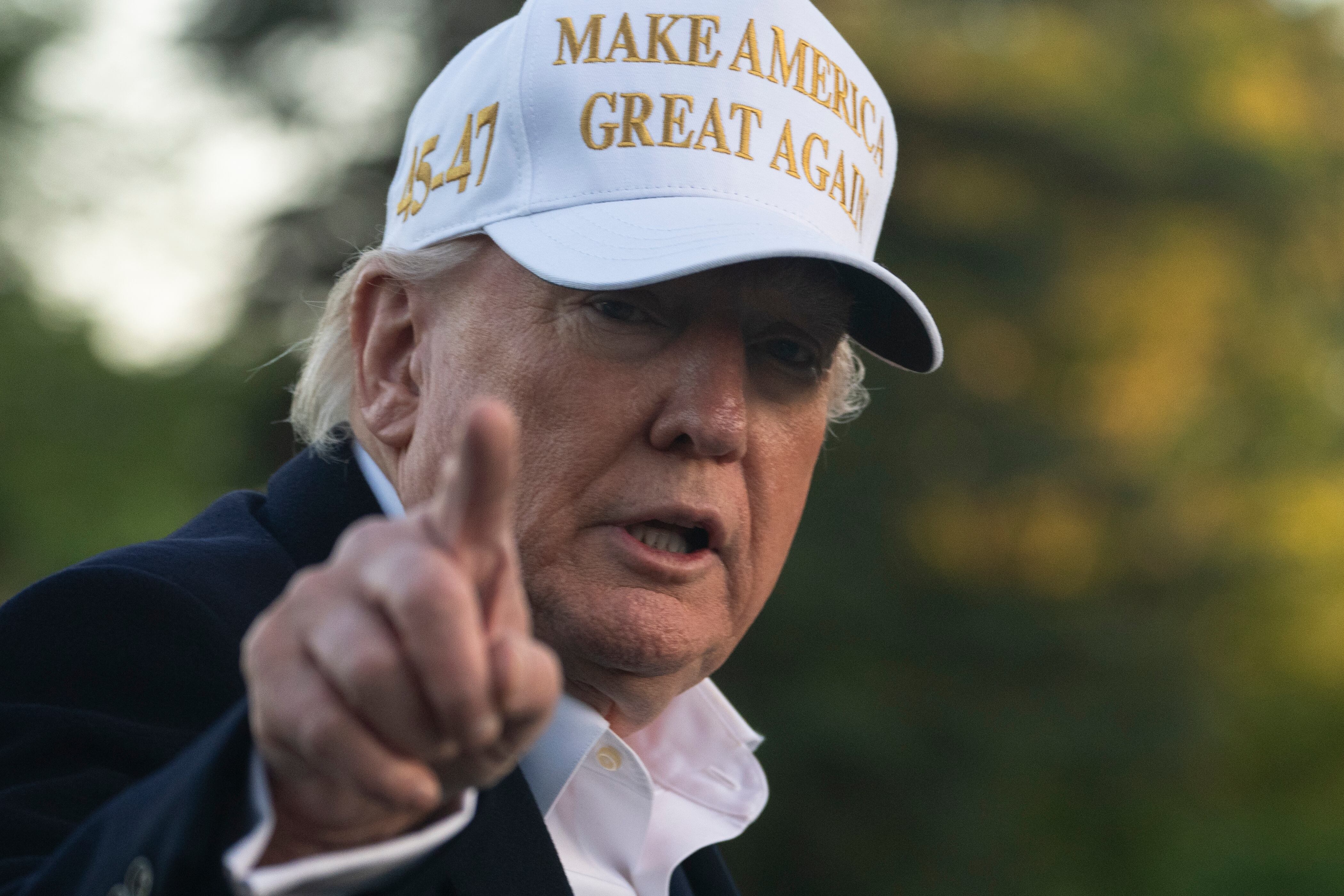 Trump envió la Orden Ejecutiva 14290, que instruye a agencias federales (AP Foto/Manuel Balce Ceneta)