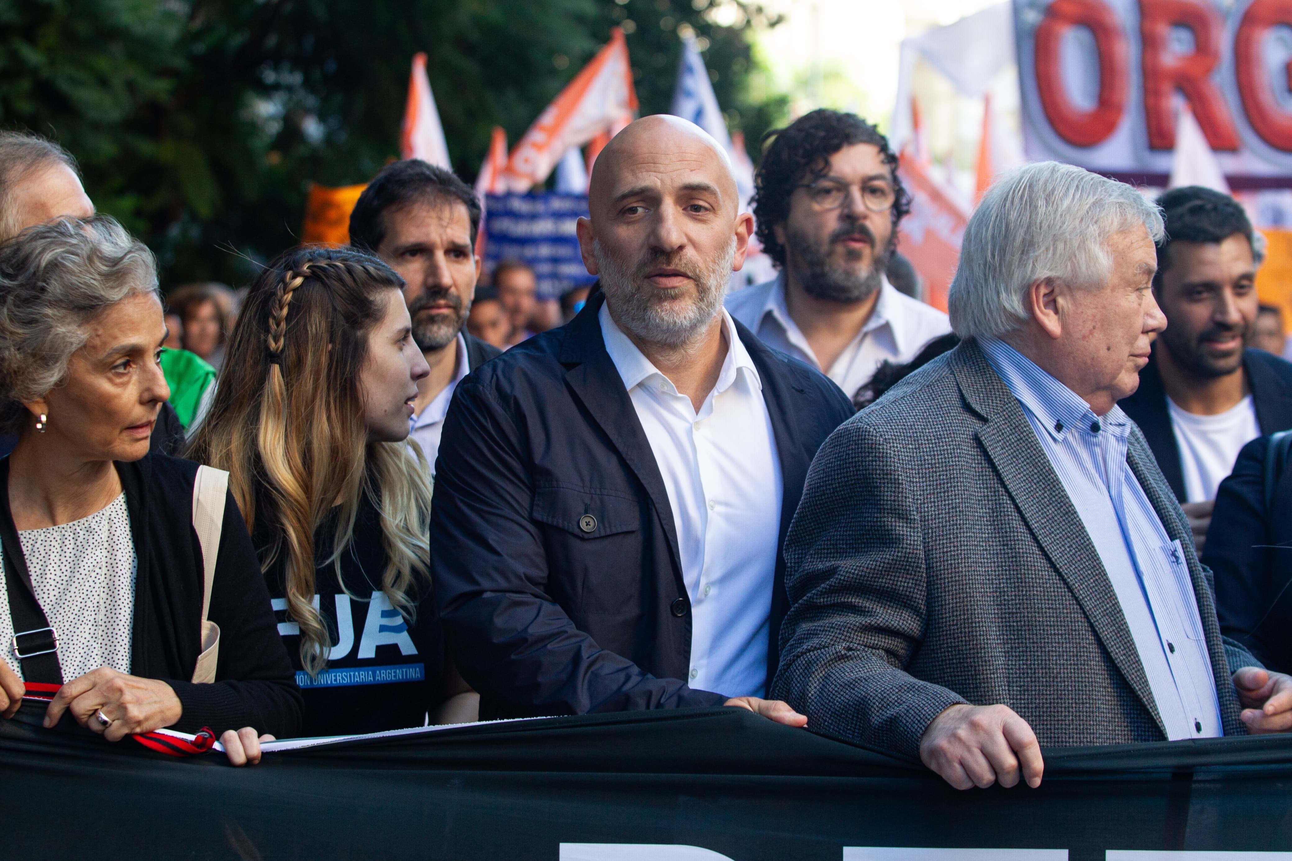 El vicerrector de la UBA, Emiliano Yacobitti, y el rector, Ricardo Gelpi, ayer en la marcha