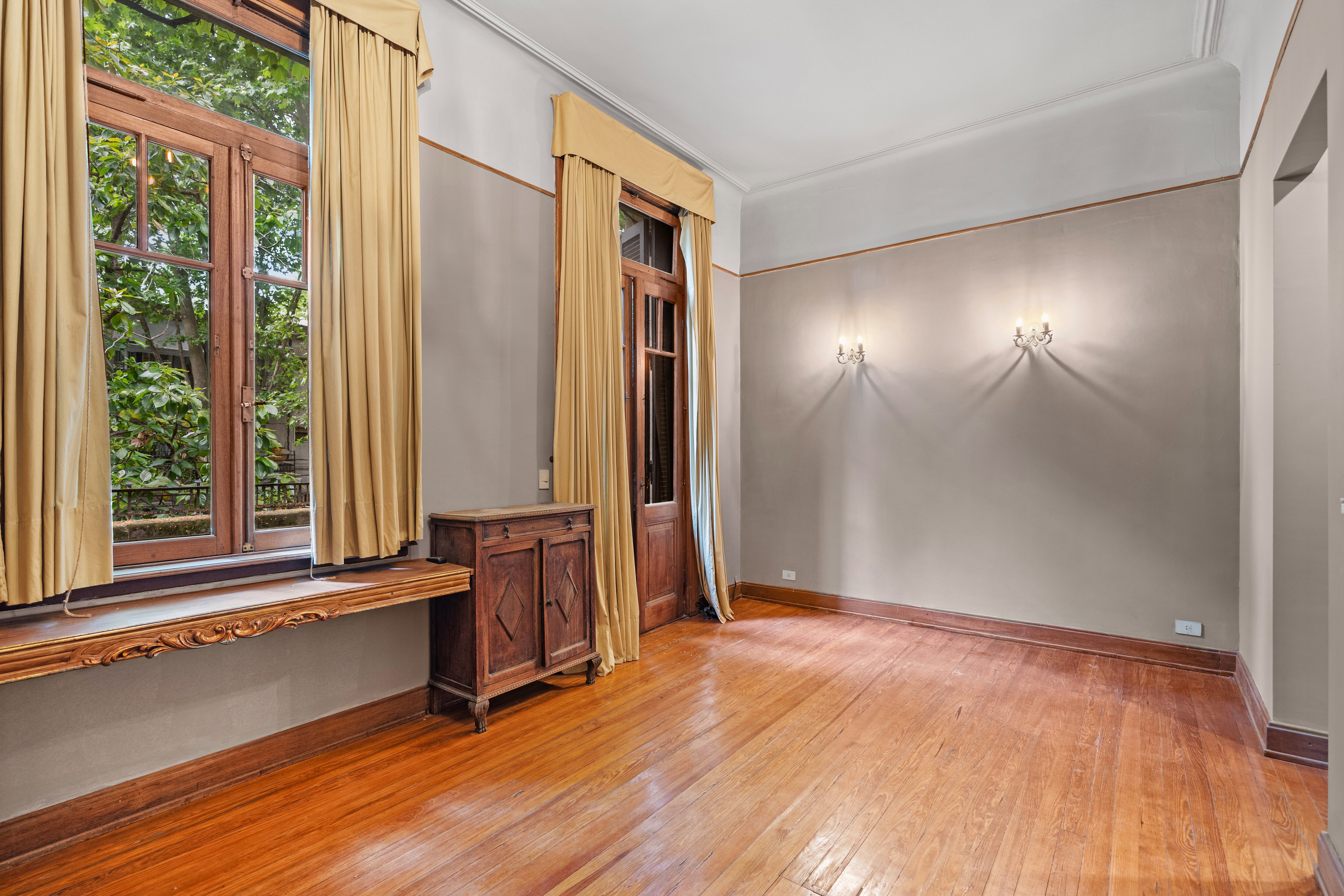 Los pisos de pinotea que siguen intactos