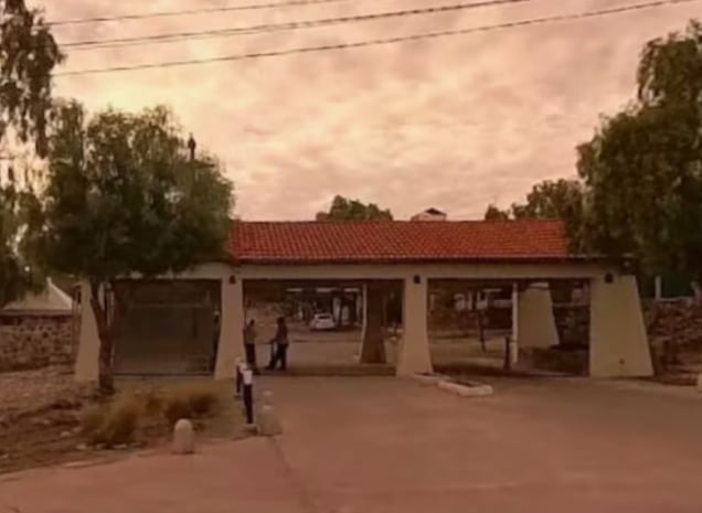 Investigan la muerte de una mujer en un country: estaba desnuda y tapada con una sábana en su habitación