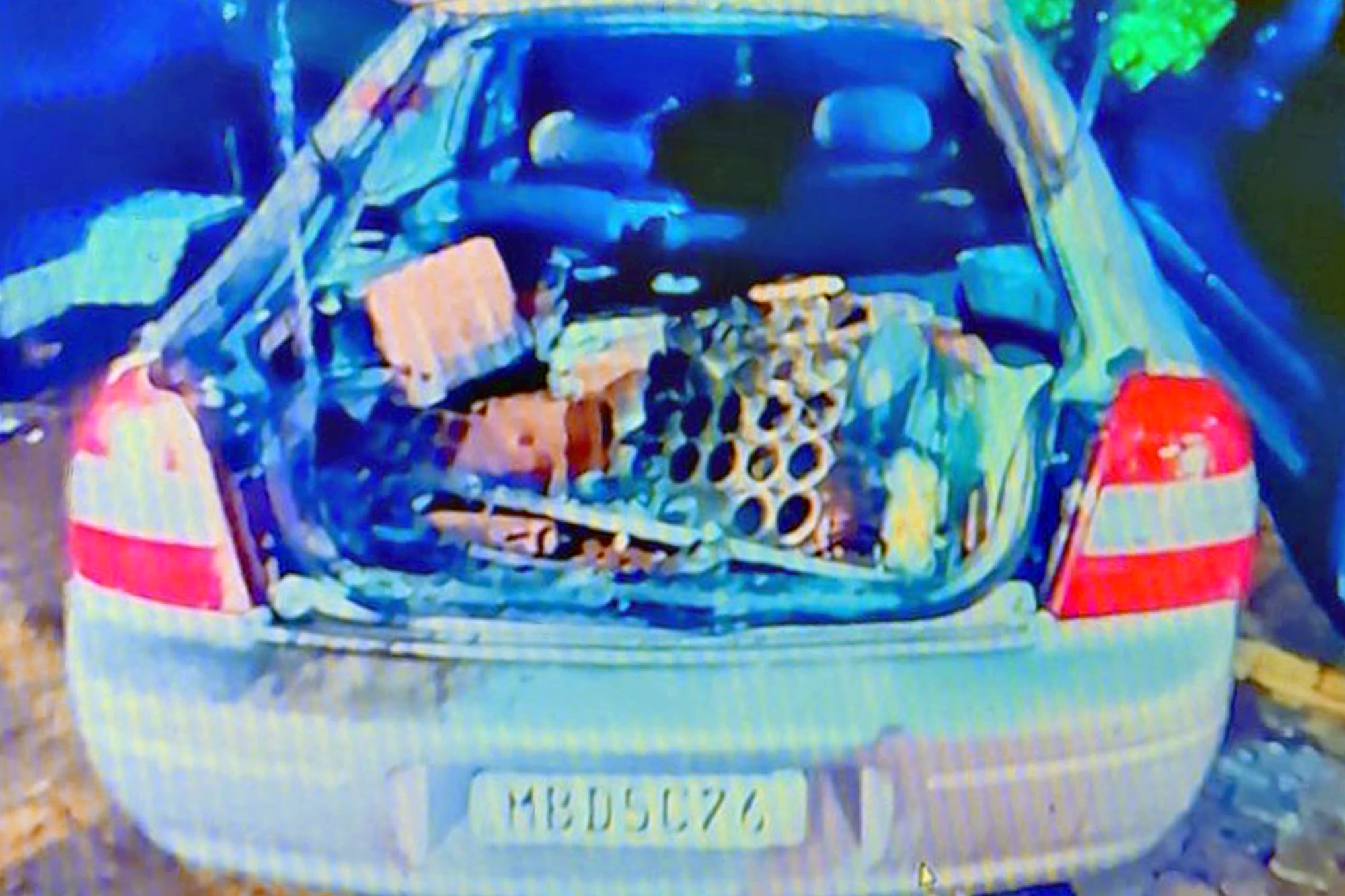 Uno de los autos incendiados, en Brasilia