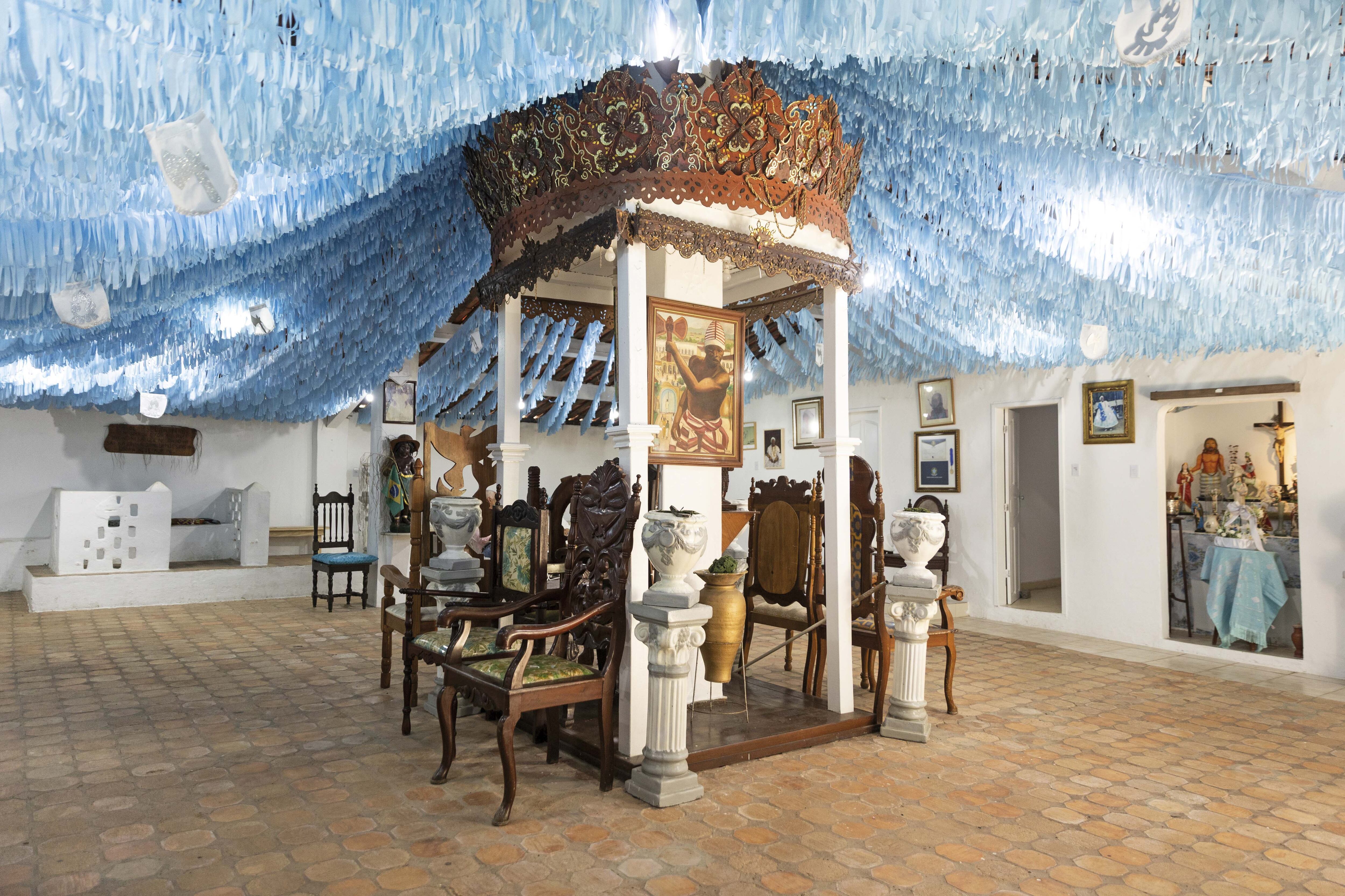 Casa Branca, primer terreiro de candomblé de Brasil. La columna central sostiene la Corona de Xangô.