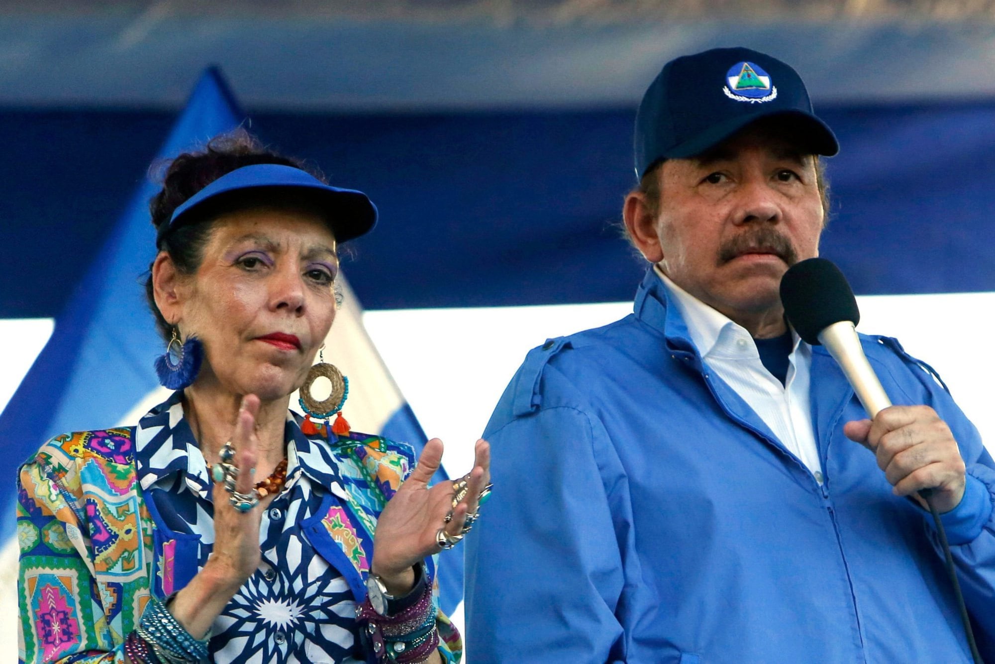 El presidente Daniel Ortega y su esposa, la vicepresidenta Rosario Murillo, en un acto en Managua