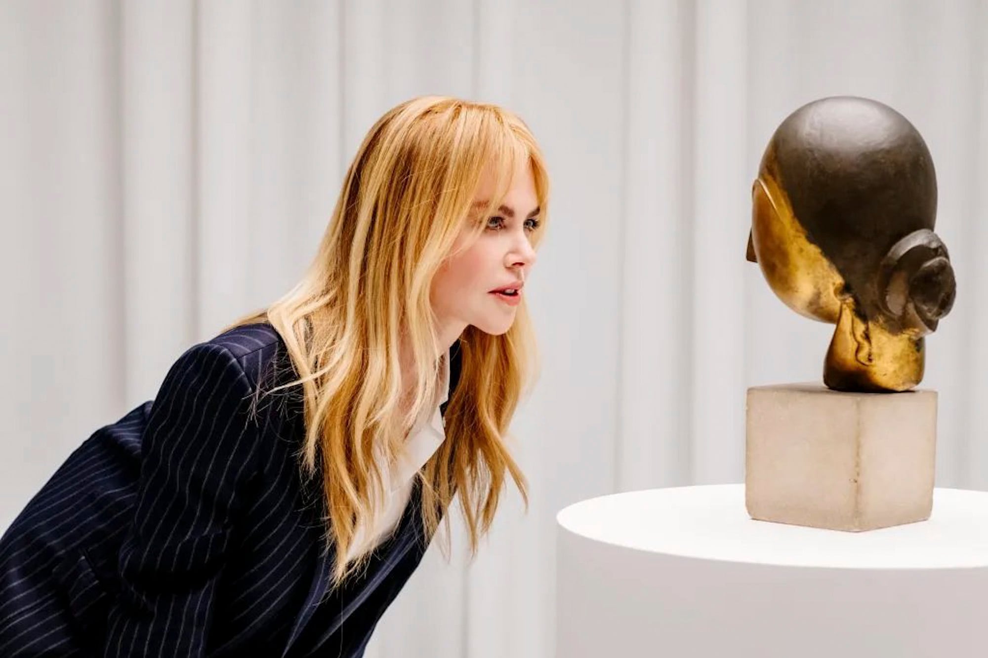 Nicole Kidman, cara a cara con la obra de Brancusi