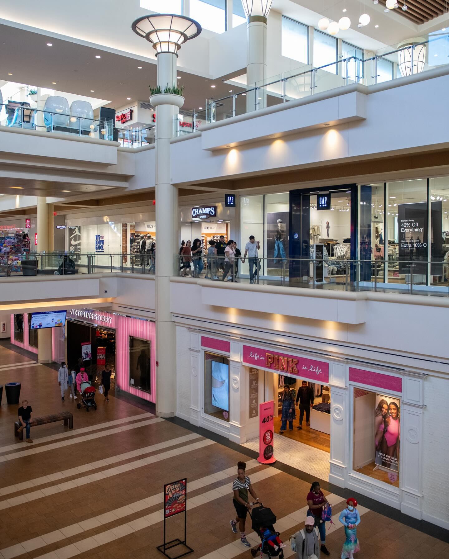 El centro comercial más barato de Nueva York cuenta con más de 150 tiendas de marcas conocidas
