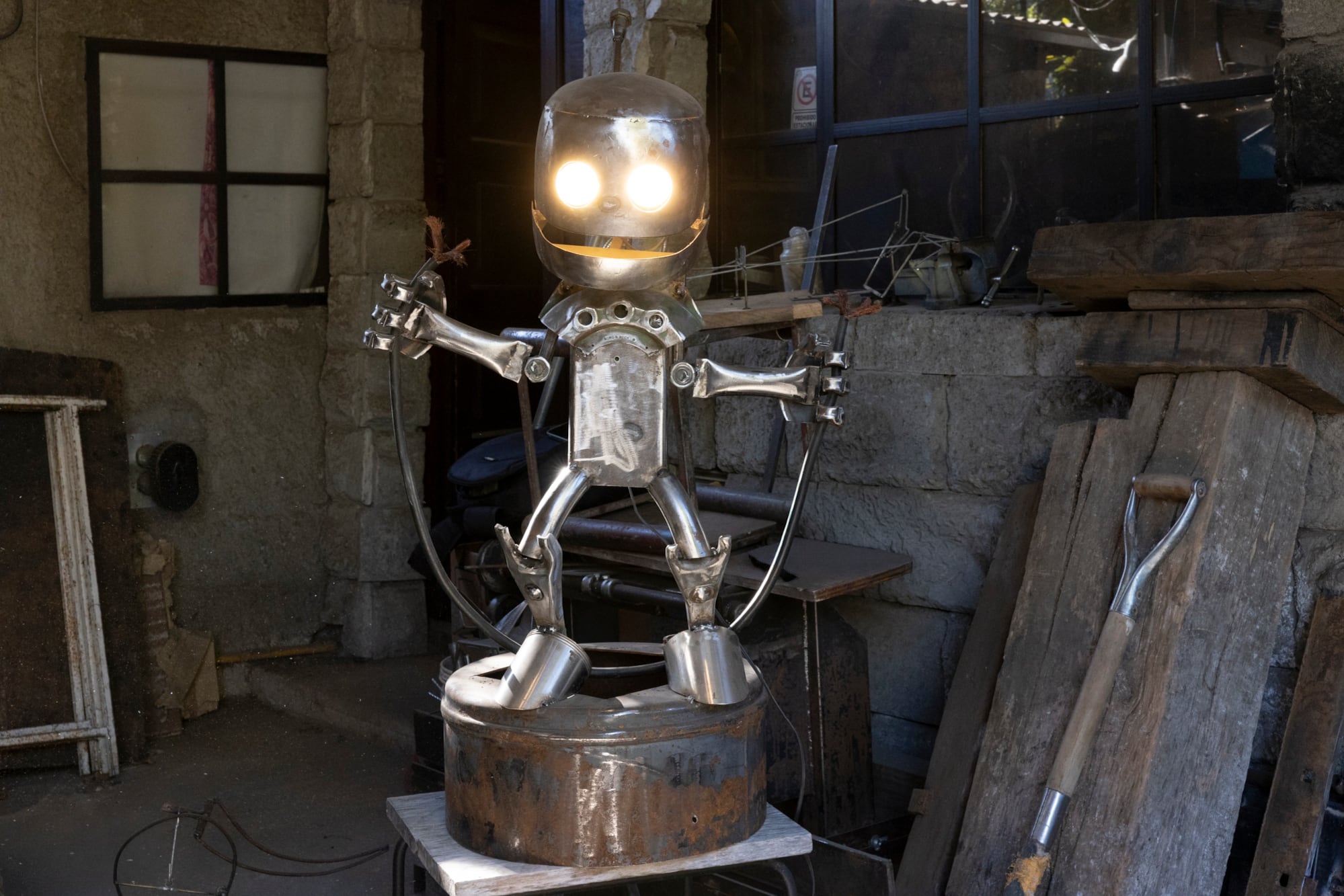 Aunque su fin último no es lo comercial, varias de sus obras se encuentran en otros países como Holanda y España