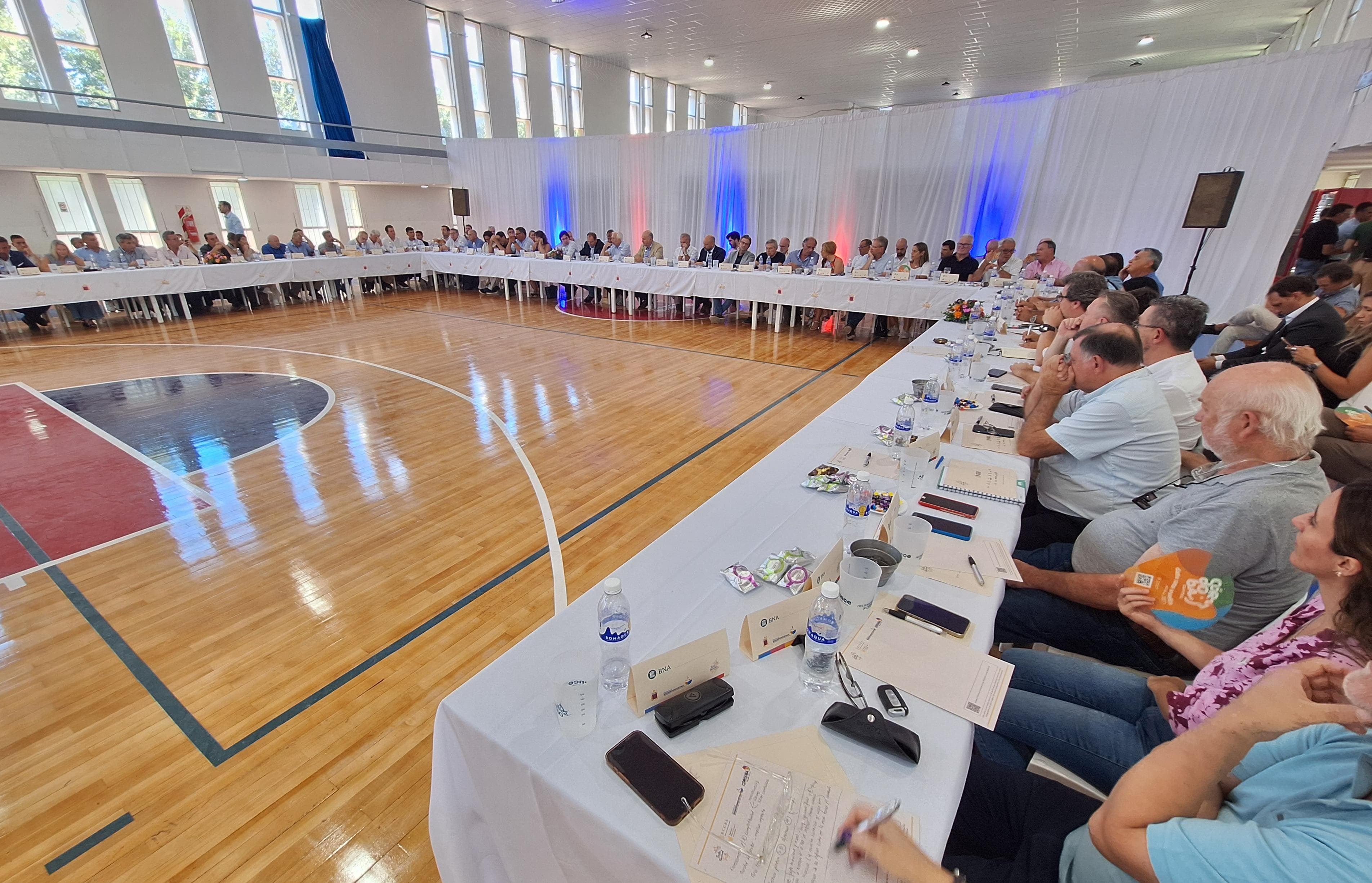 Entidades agropecuarias y organizaciones que participaron en la 11º Mesa Nacional de Trigo, realizada en la Ciudad de Leones