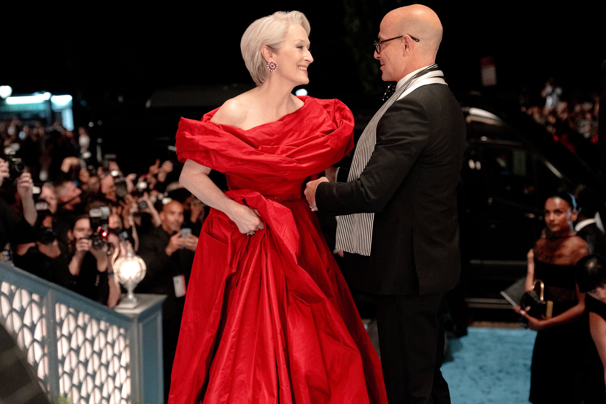 El diablo viste a la moda 2 va de una realidad más cruda, vista con humor, a un cuento de hadas mediático