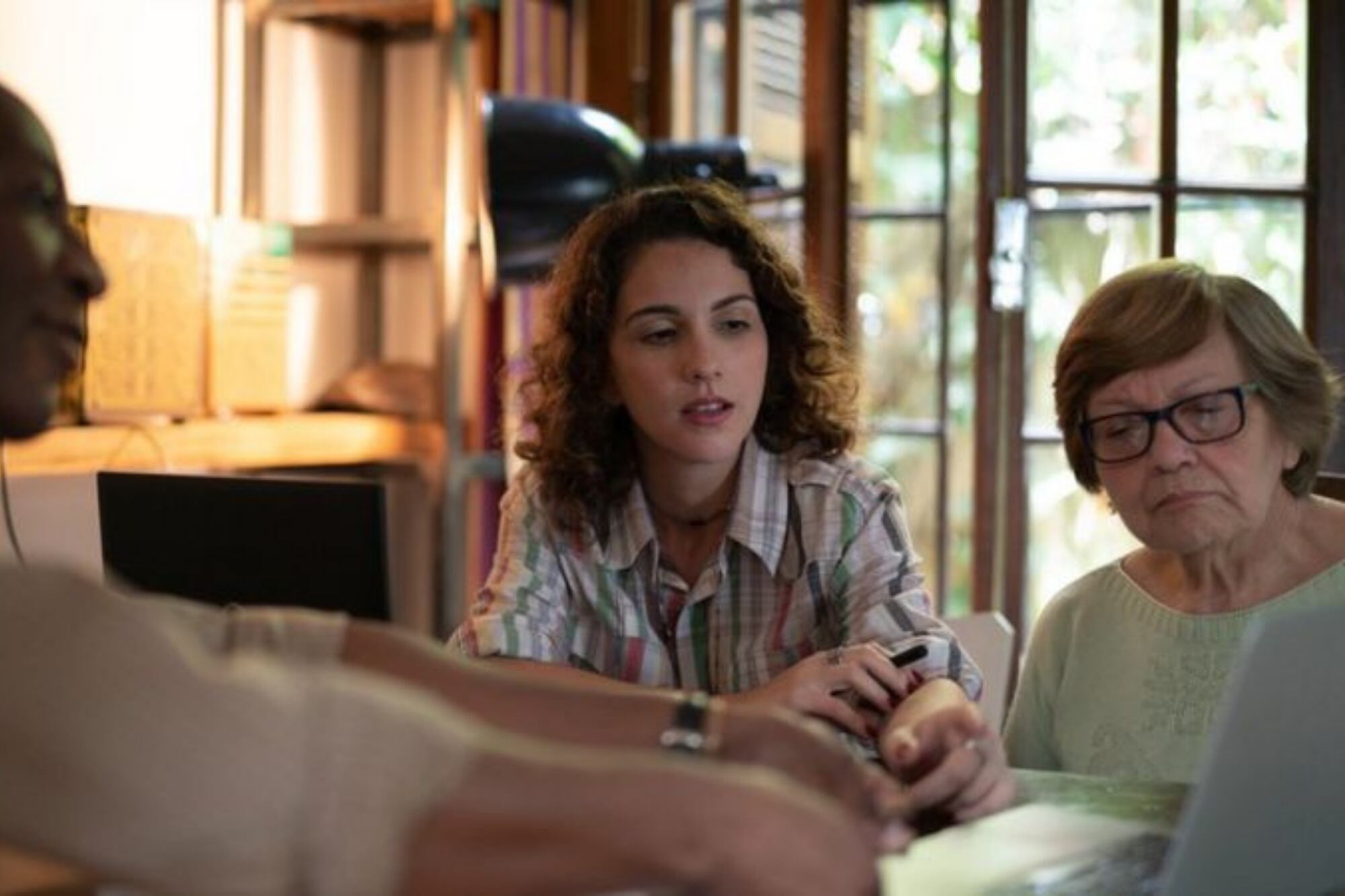 La figura de nuda propiedad le permite a una persona vender su casa, pero seguir habitándola