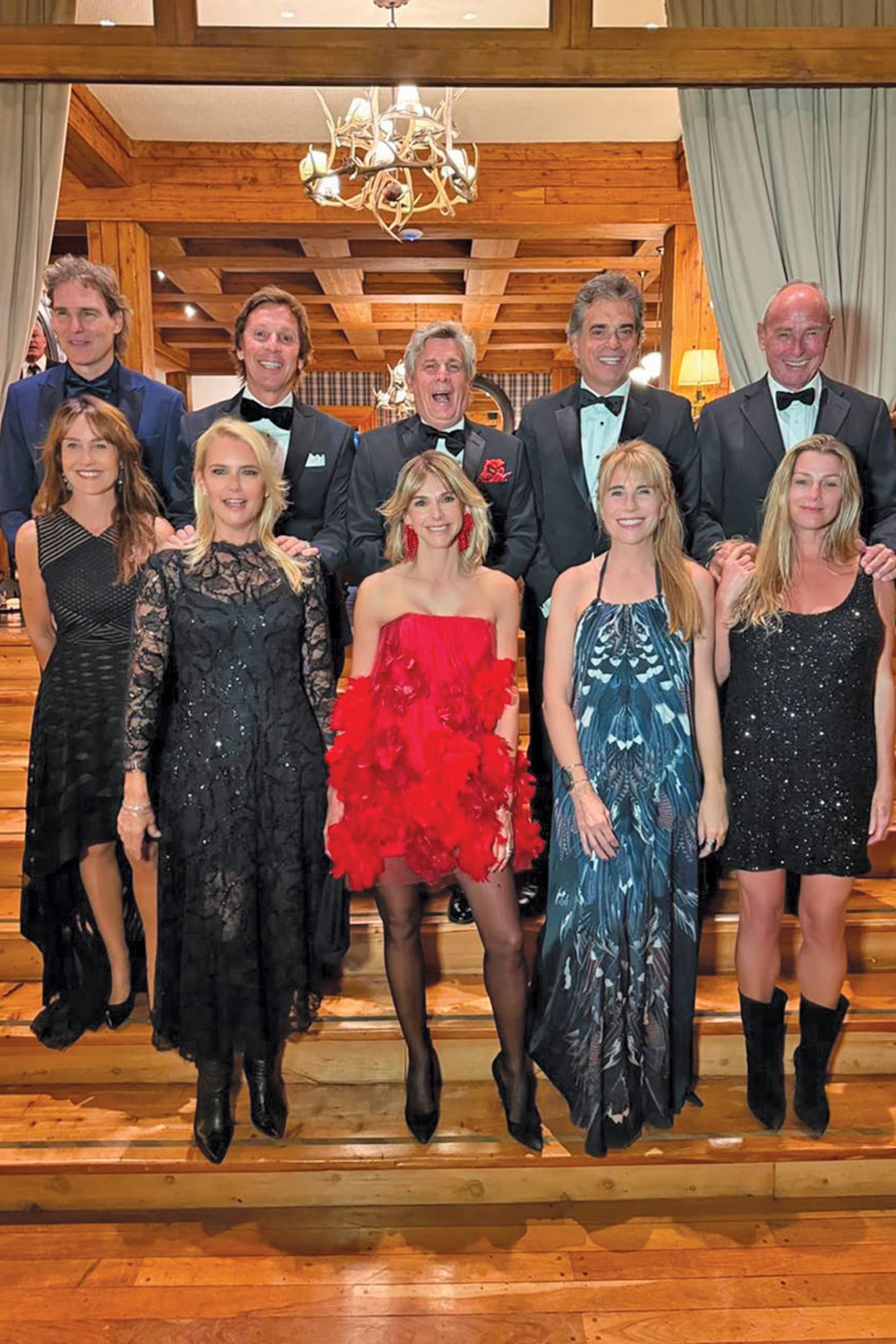Amigos y socios. Arriba: Cristián Ustariz, Alejandro Gravier, Pappo Roca, Lolo Longinotti, Ernesto Gutiérrez. Abajo: Lola Cardona, Valeria Mazza, Vicky Fariña, Isabella Furlotti y Gaby Ghilino