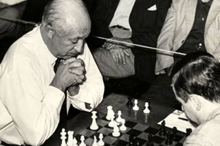 El legado de Najdorf: el impacto del argentino elogiado en Gambito de Dama