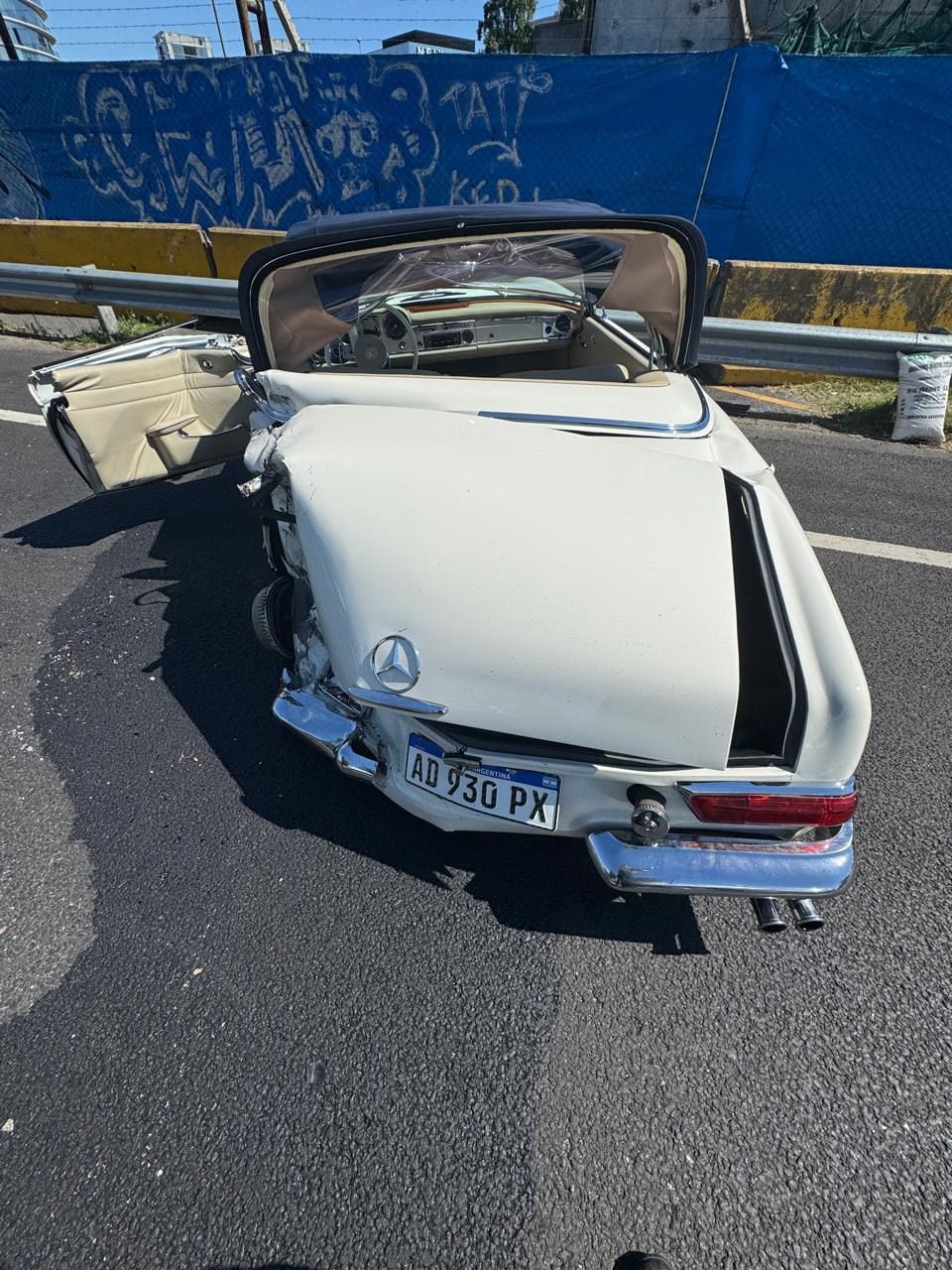 Salió con un Mercedes valuado en US$ 180.000, perdió una rueda en la Panamericana y lo chocaron.