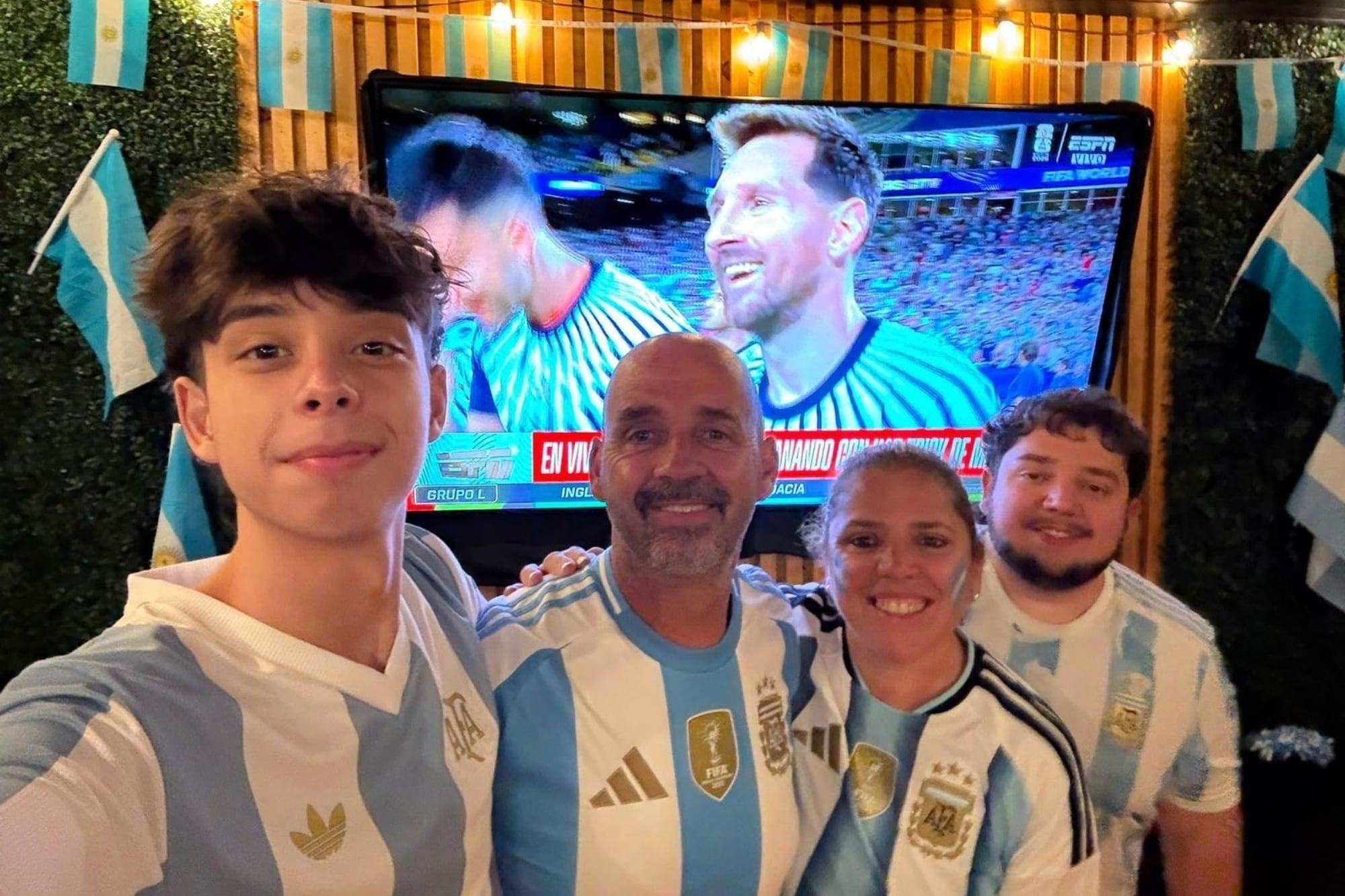 Nicolás y Mariela son argentinos; sus hijos nacieron en Estados Unidos