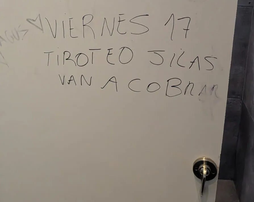 La amenaza en la puerta del baño de una escuelas en Mar del Plata