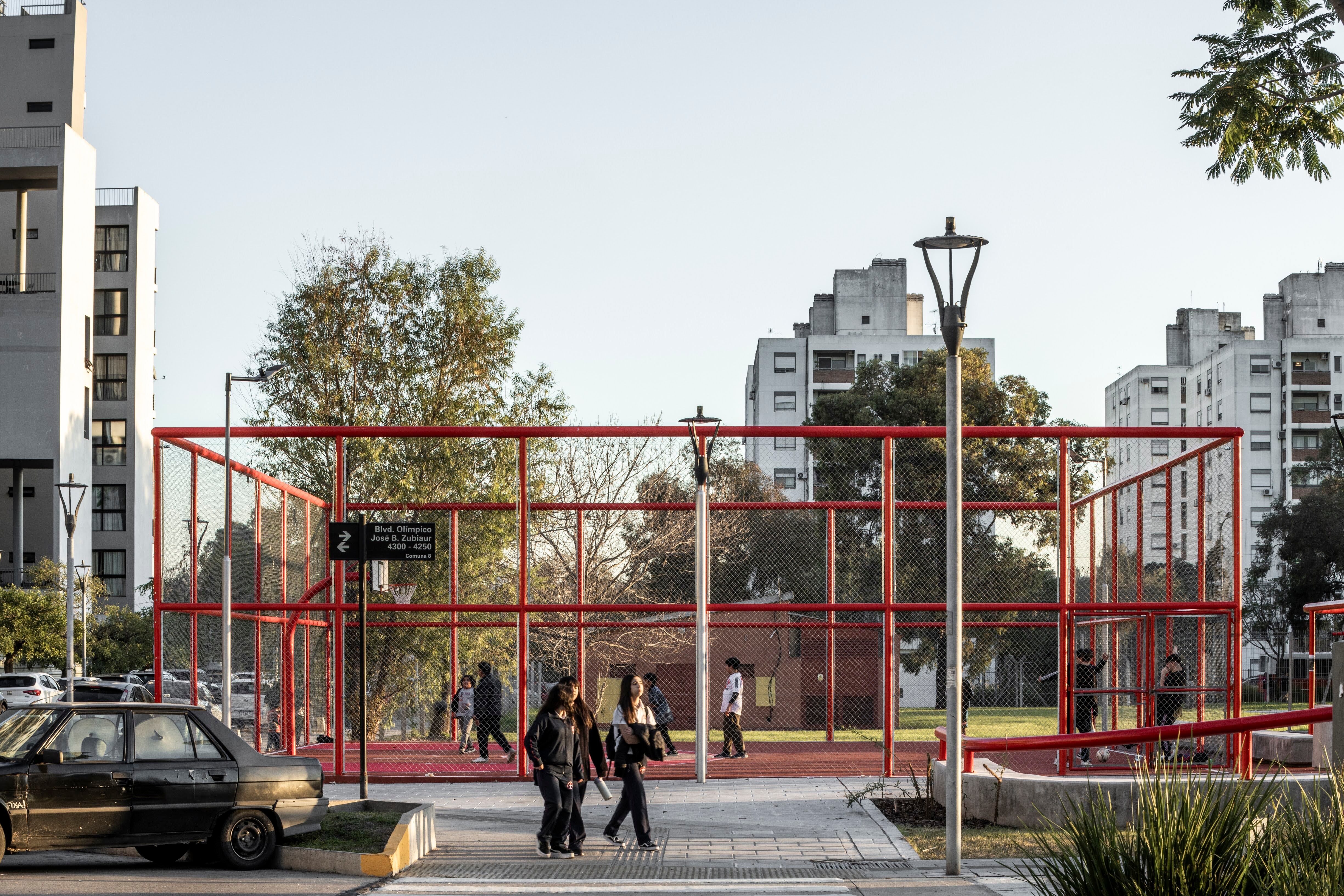 Se eligieron materiales durables, de bajo mantenimiento y alta resistencia