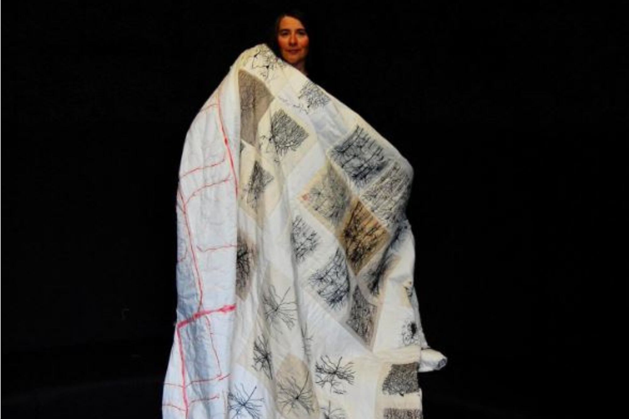 Coser y bordar: por qué estas prácticas tradicionales son aliadas para la memoria 6 El bordado del Centro neurológico Cajal (Foto: @institutocajal_cnc)