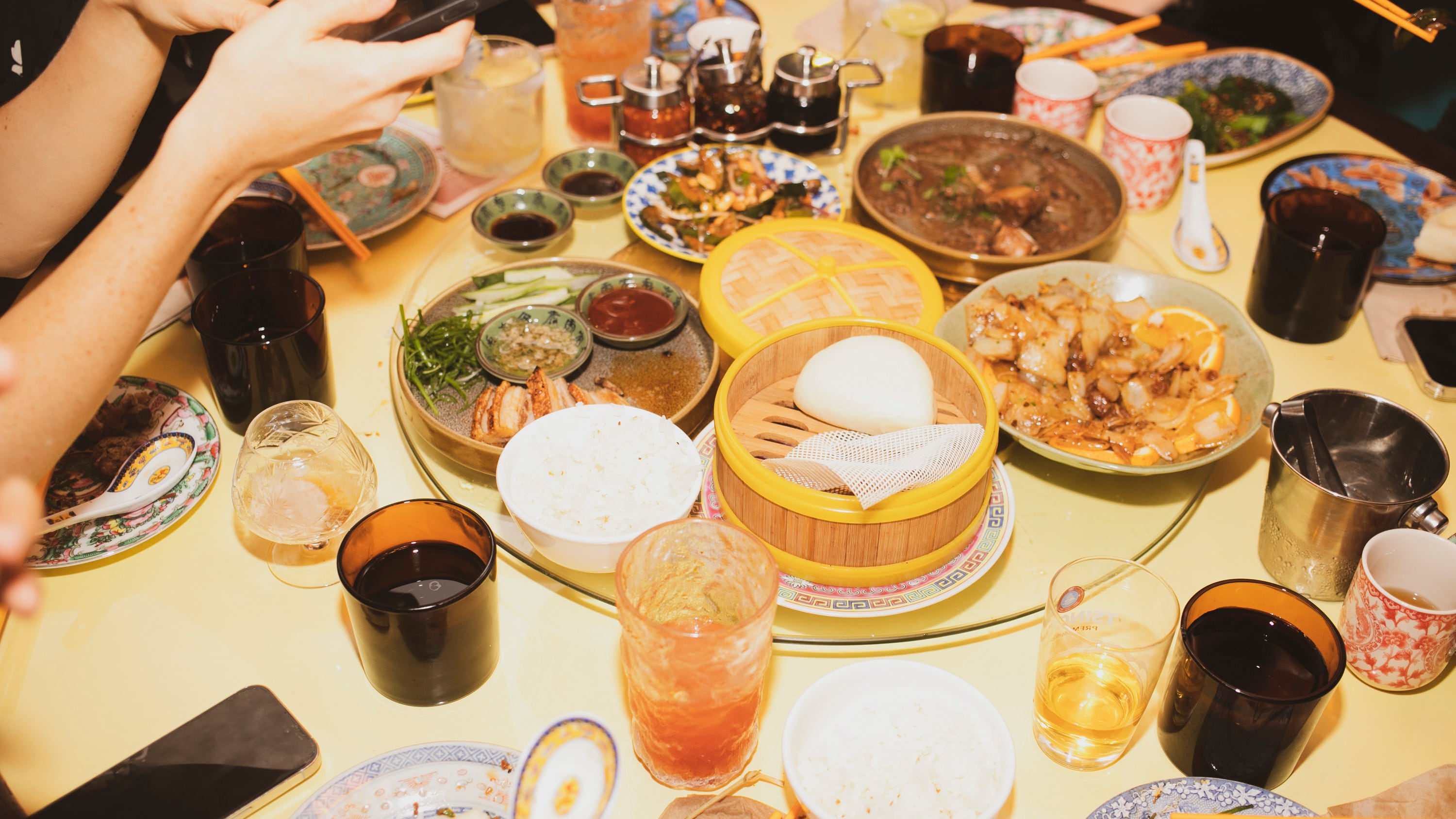 Una típica mesa de la cantina Tony Wu