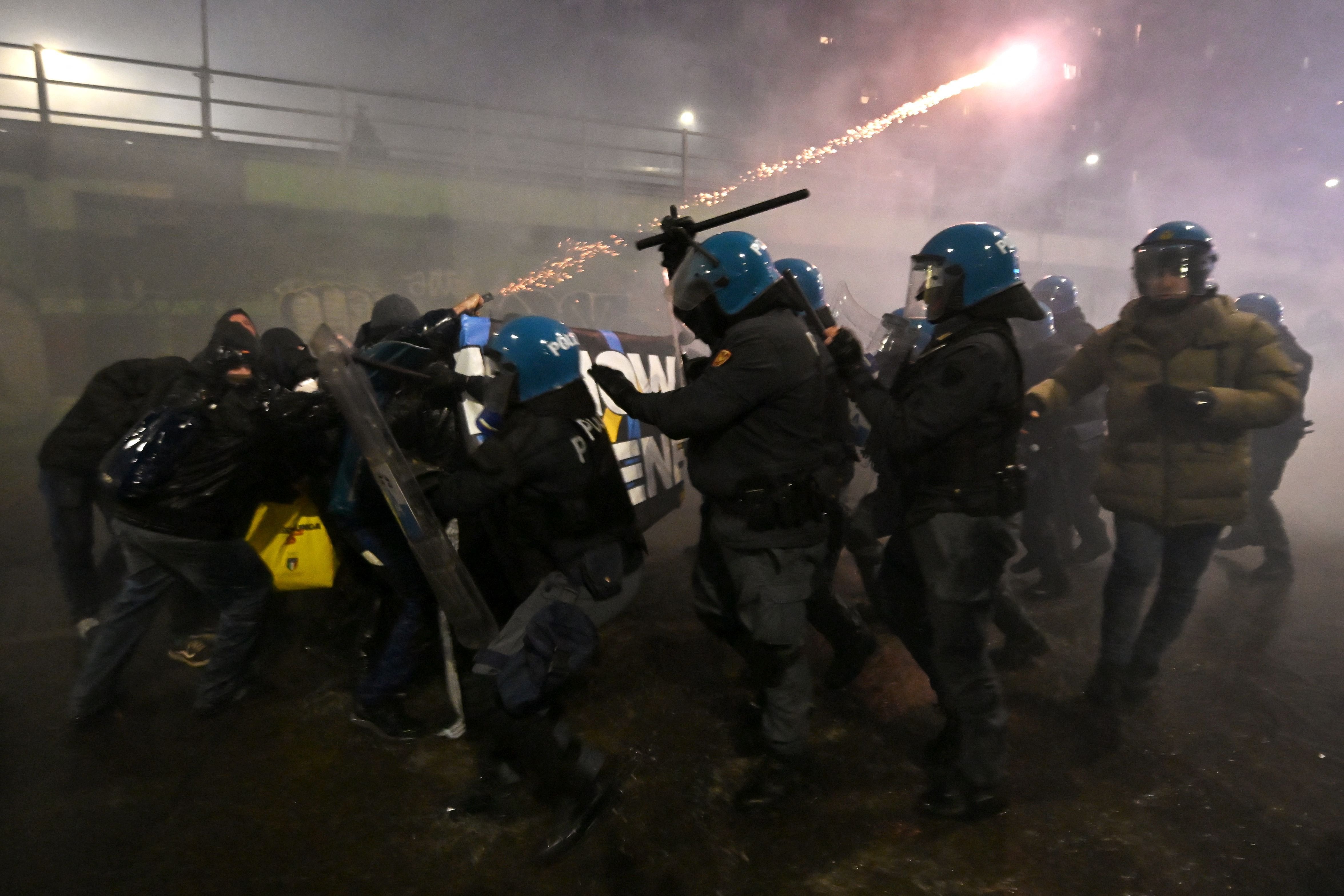 Tensión en Milán: incidentes y detenidos durante una protesta contra los Juegos Olímpicos
