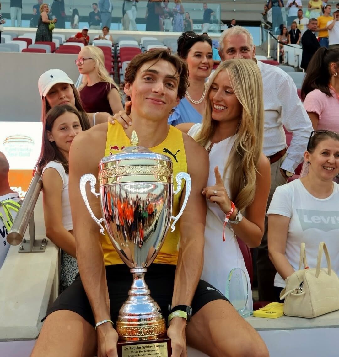 El atleta saltó 6,29 metros en Budapest y rompió su propio récord