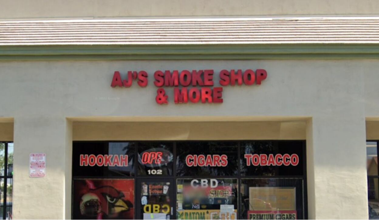 Las pistas detrás del robo en AJ’s Smoke Shop en Arizona. Foto: Google Street View