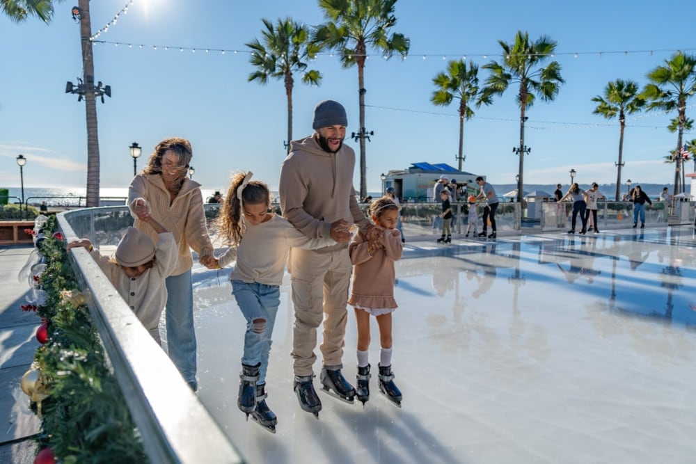 Los boletos para la fiesta de hielo a pie de playa deben comprarse en el sitio web del Hotel del Coronado (fareharbor.com)