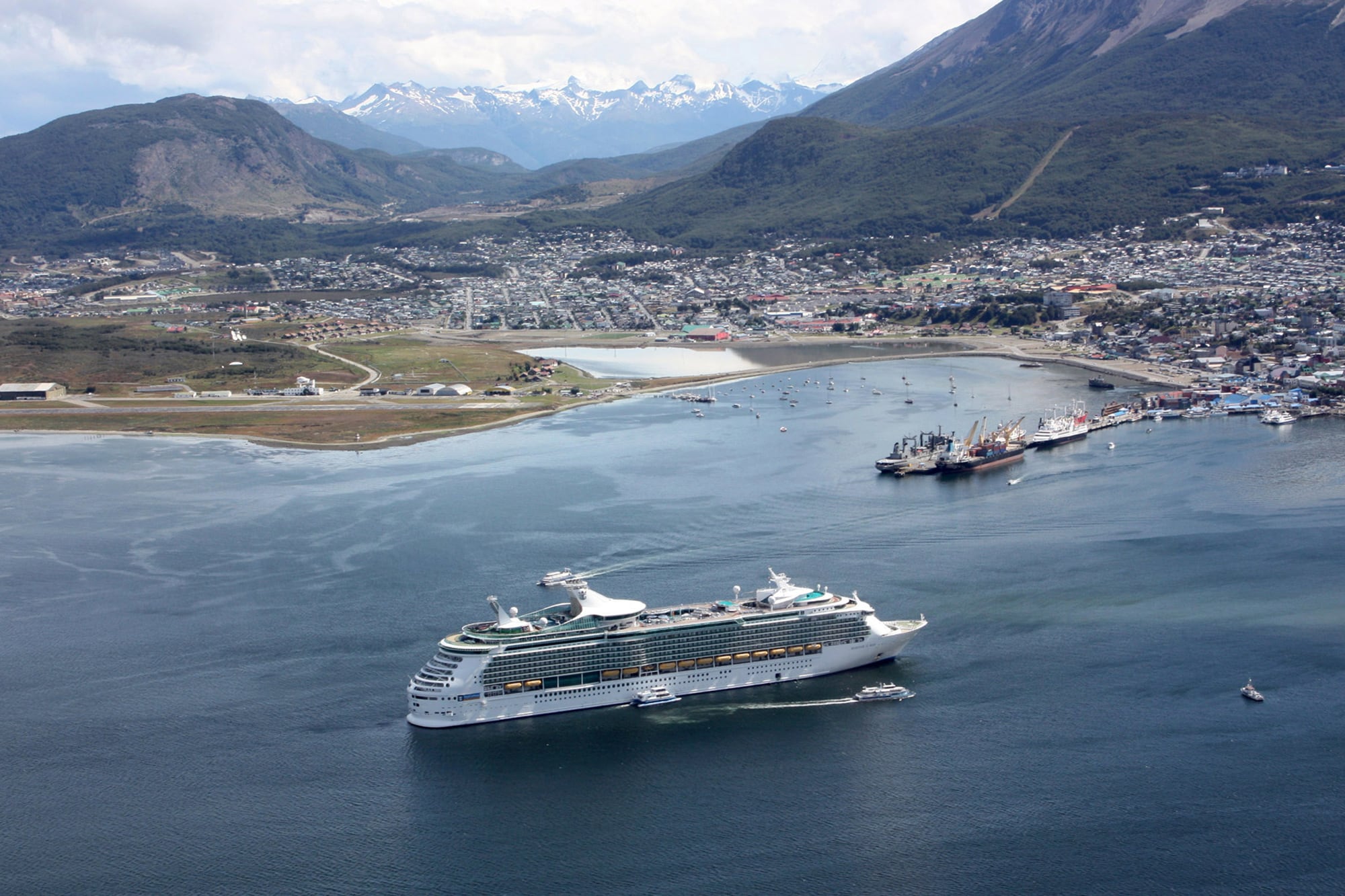 El Puerto de Ushuaia es uno de los más importantes del país debido a la cantidad de cruceros que recibe