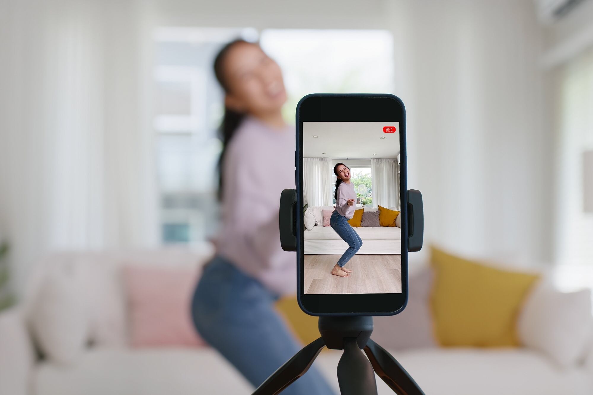 Los influencers, cuyo contenido ayuda a generar interacción en TikTok, también necesitan más persuasión. Pueden estar dispuestos a promover productos en nombre de las marcas, a cambio de una tarifa, pero muchos se han mostrado reacios a promover los productos baratos que se encuentran típicamente en TikTok Shop.