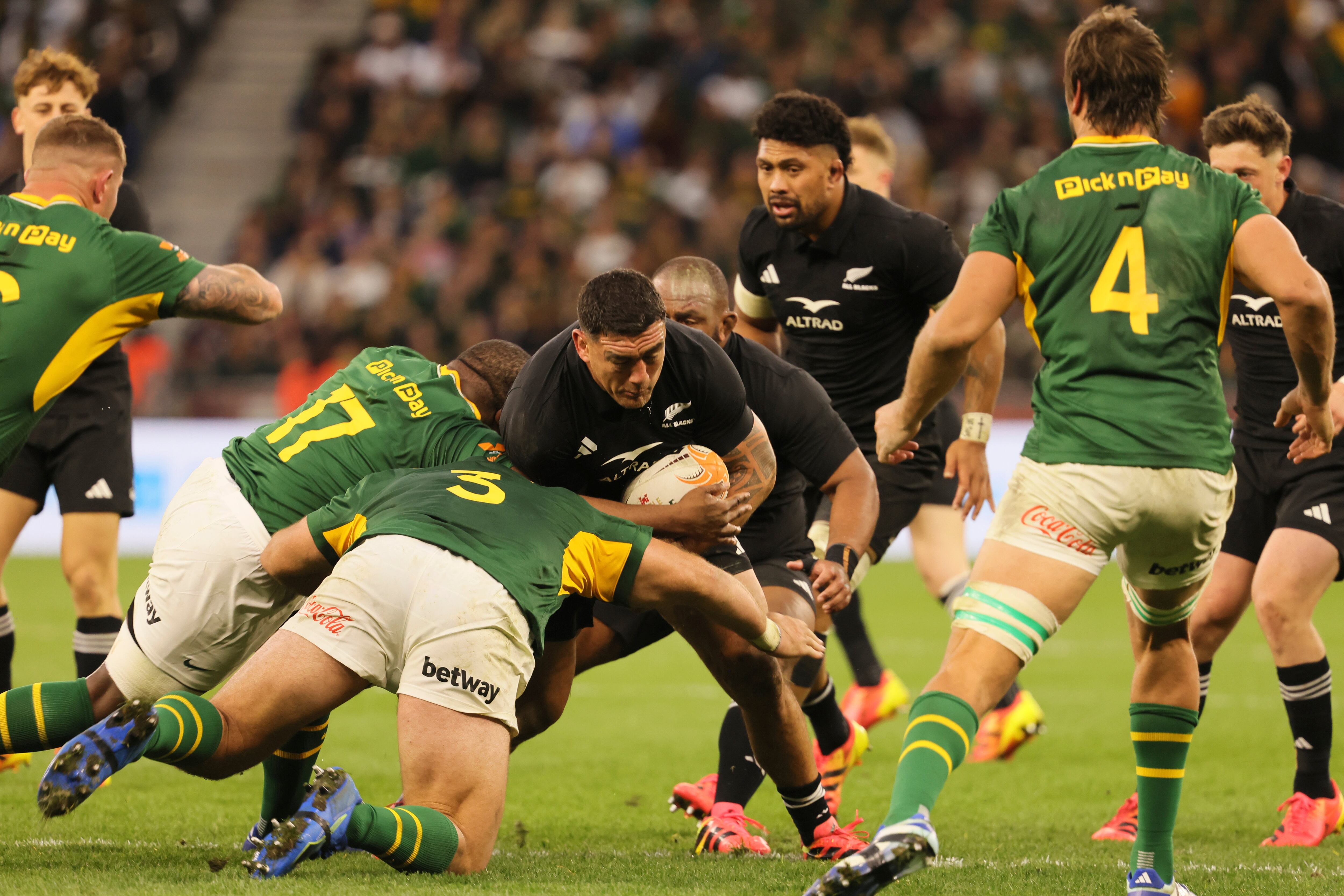 Pese a caer frente a los bicampeones mundiales, los All Blacks dan señales de lo que están buscando con su juego