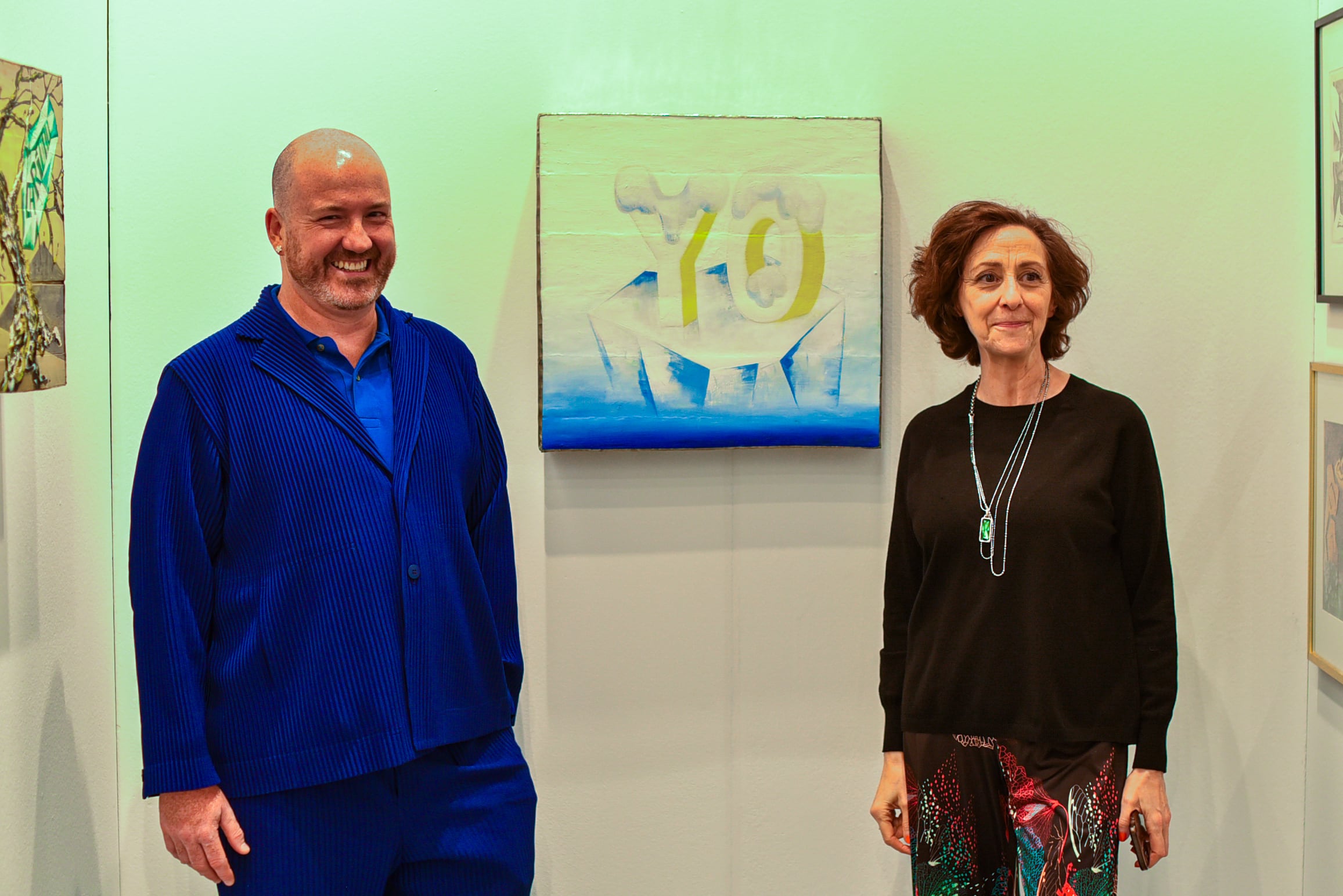 Manuel Segade, director del Reina Sofía, Nora Fisch y una obra de Alfredo Londaibere comprada en 2024 por el museo español