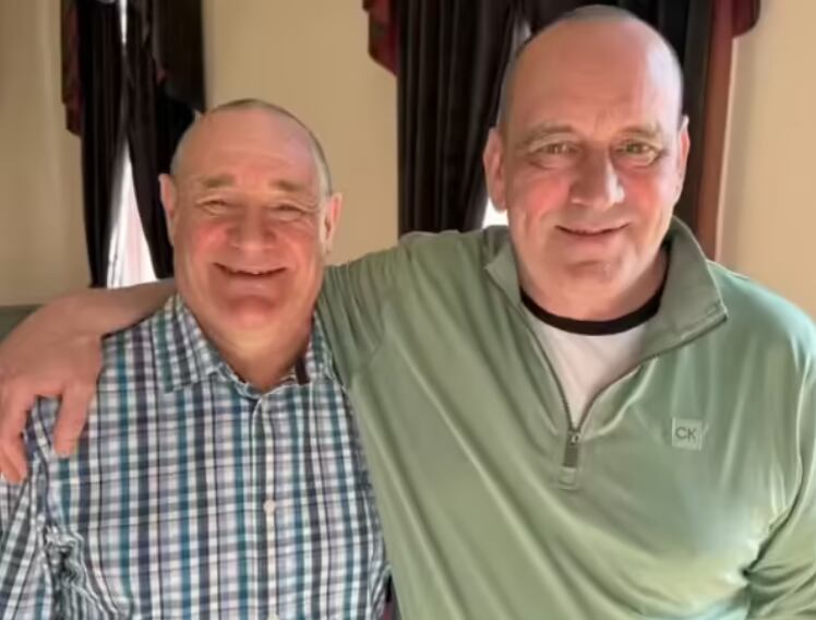 La historia de los hermanos estuvo marcada por la disputa de sus padres