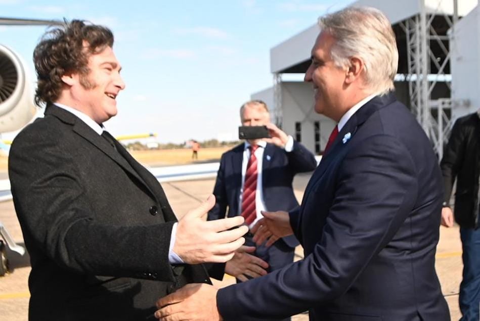 Javier Milei y el gobernador Martín Llaryora.
