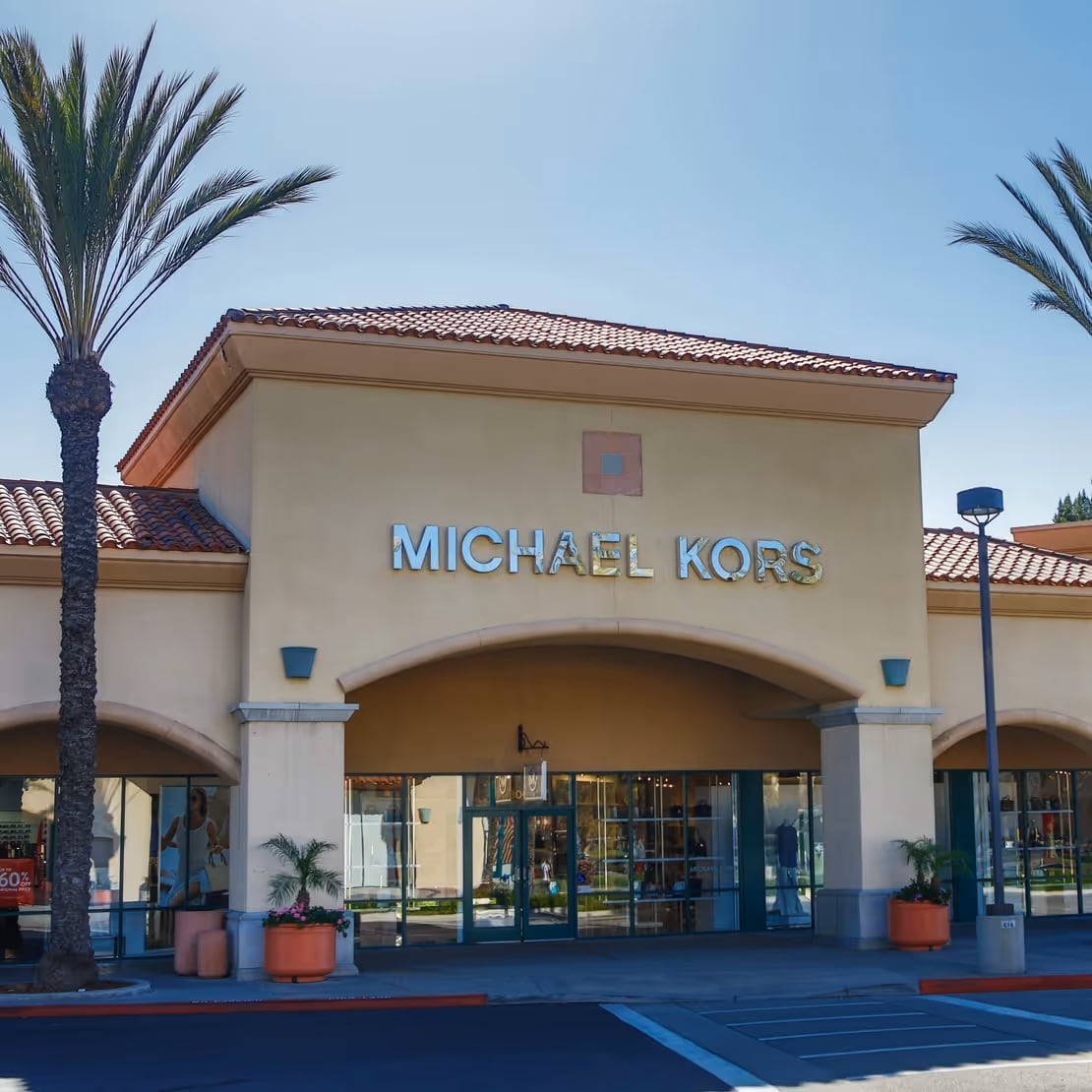 Camarillo Premium Outlets tiene más de 150 tiendas y se encuentra a una hora de Los Ángeles, California (visitcamarillo.com)