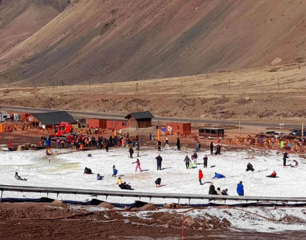 Apenas un poco de nieve en Los Puquios