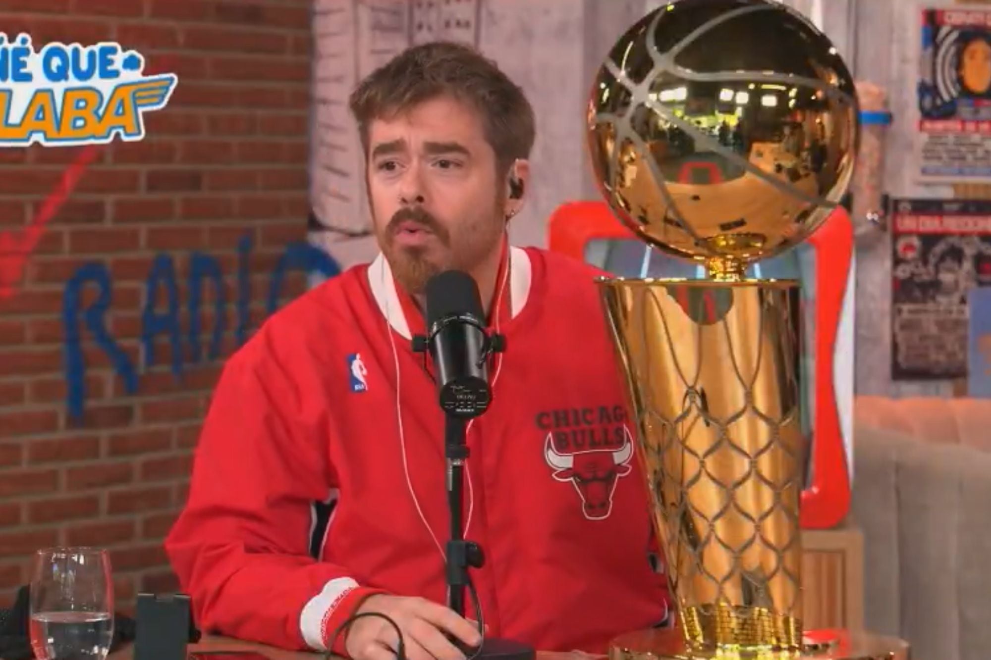 Video: una camioneta perdió el control y casi choca contra el estudio de Olga