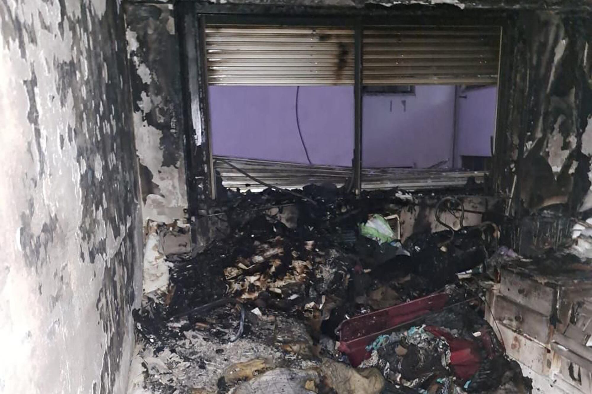 Violencia de género: detuvieron a un hombre por amenazar a su pareja con un cuchillo e incendiar su casa