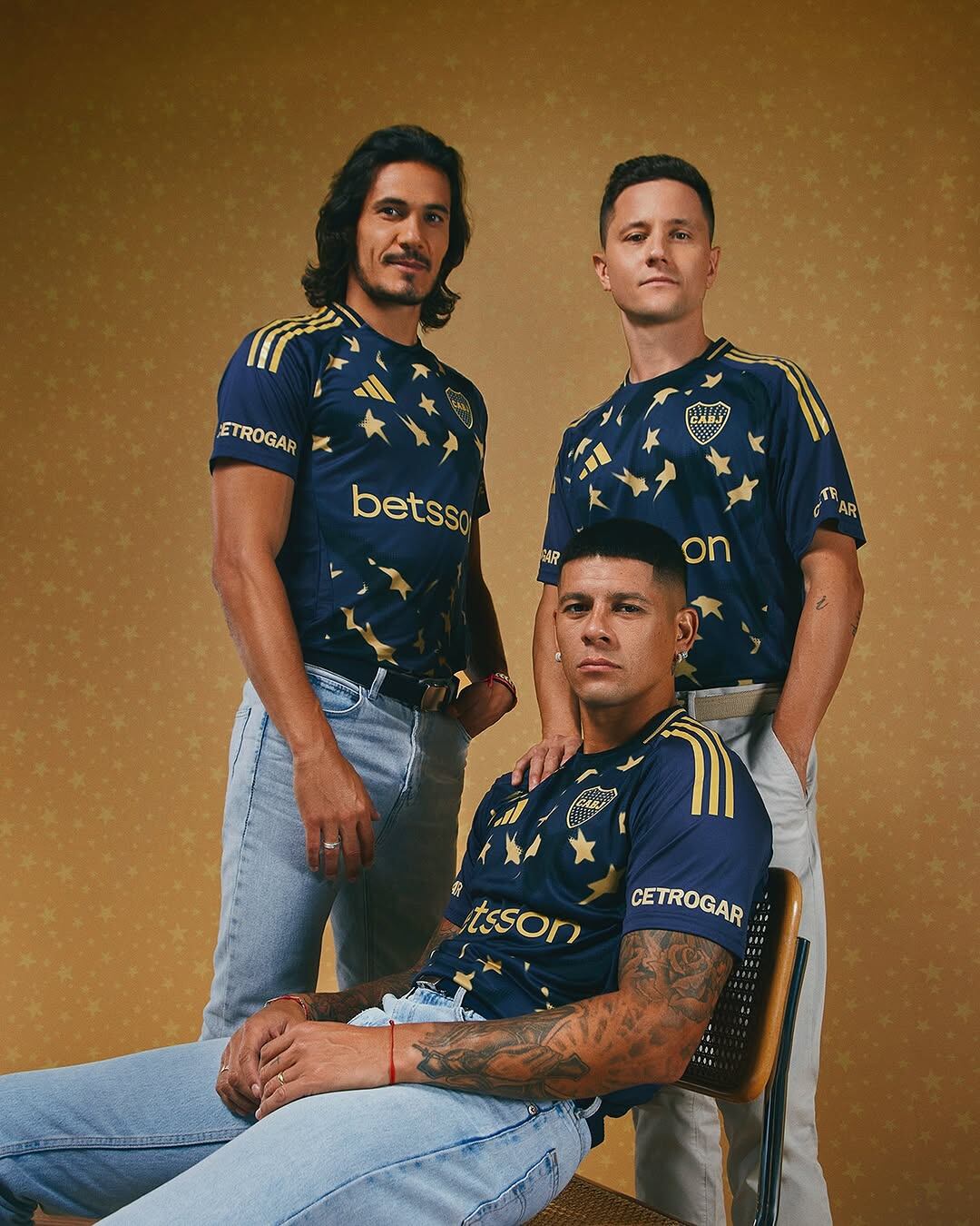 Edinson Cavani, Marcos Rojo y Ander Herrera con la nueva camiseta de Boca Juniors